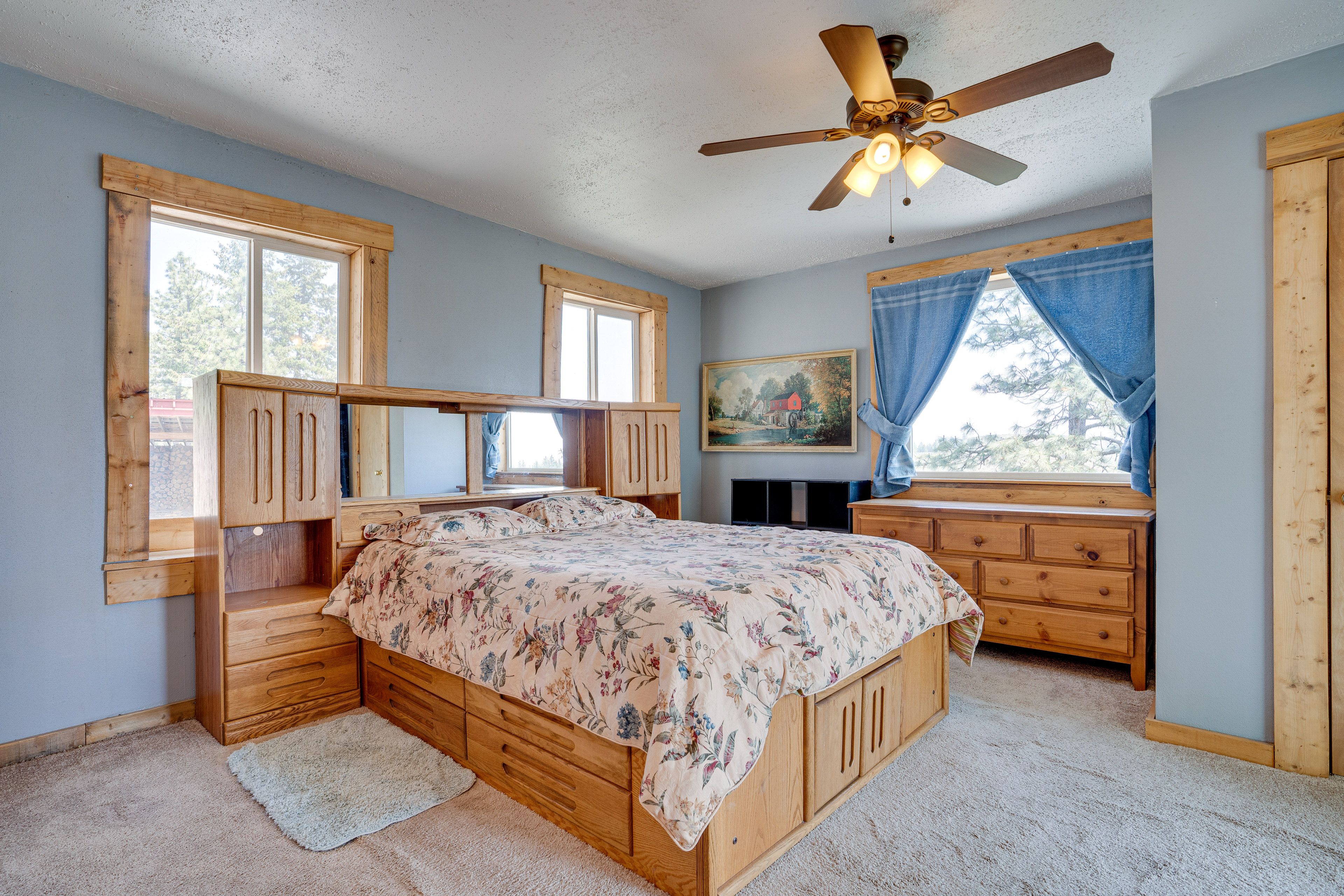 Studio | Queen Bed | Linens Provided