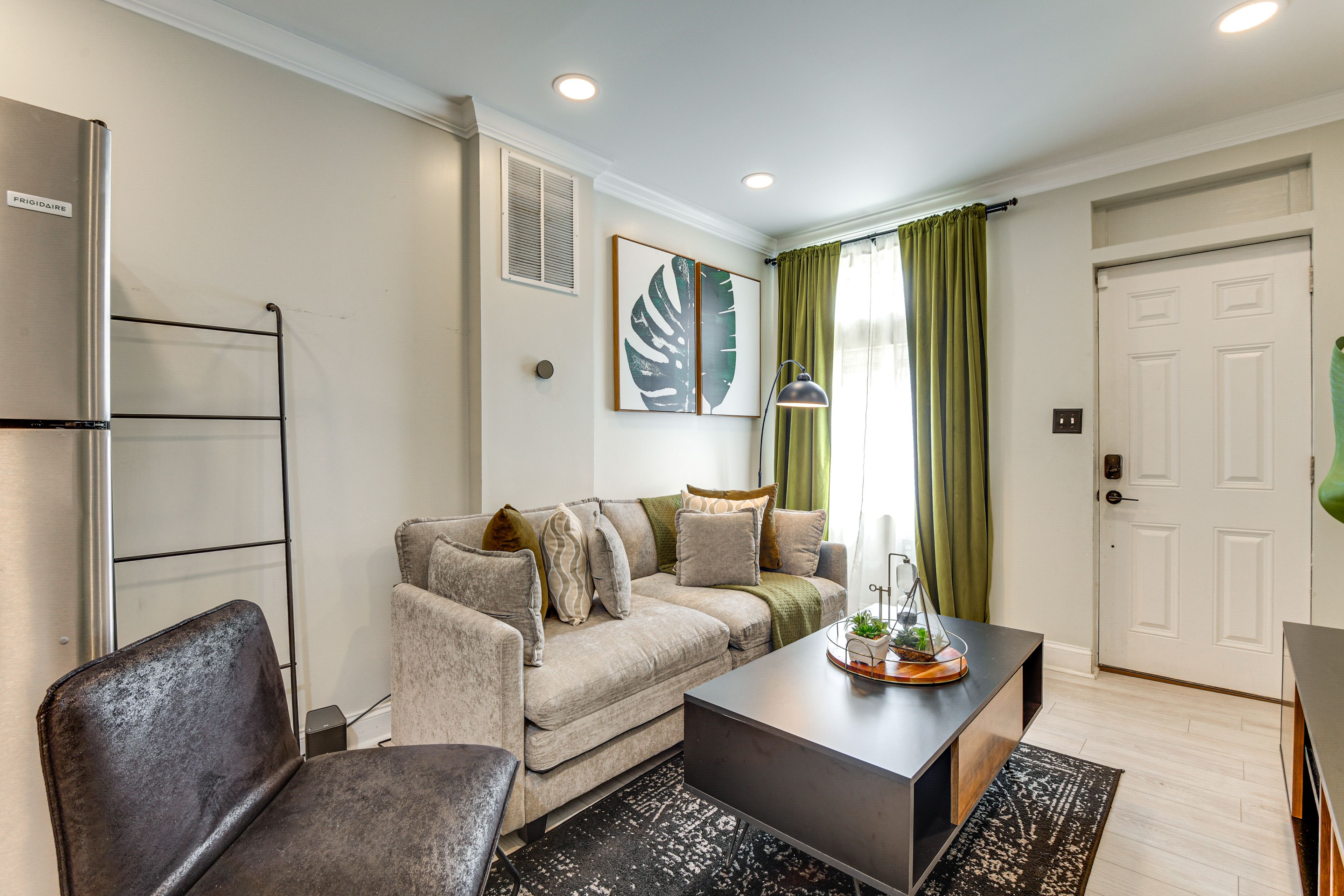 Living Room | 1st Floor | Free WiFi | Smart TV