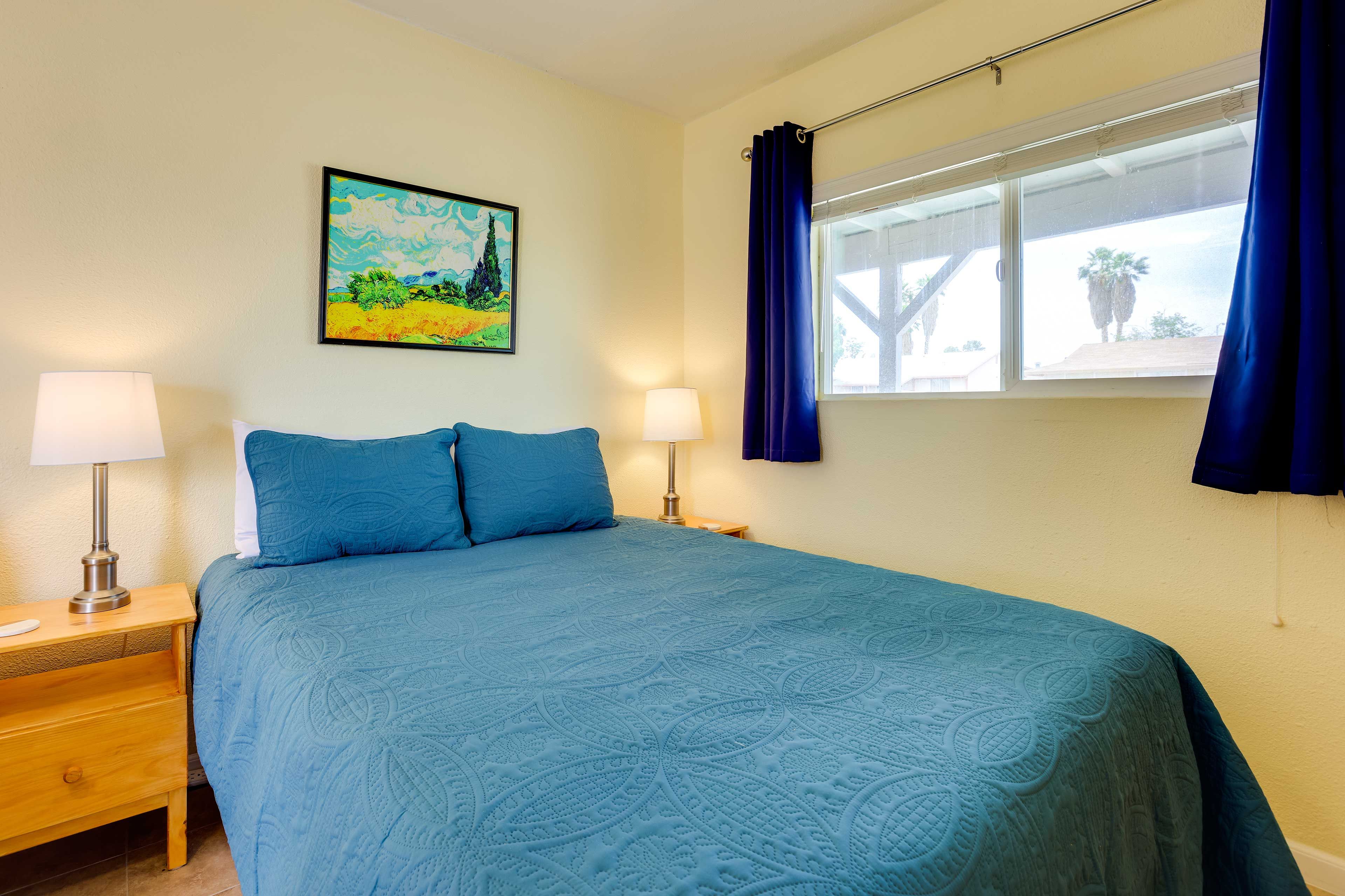 Studio | Queen Bed | Linens & Towels Provided