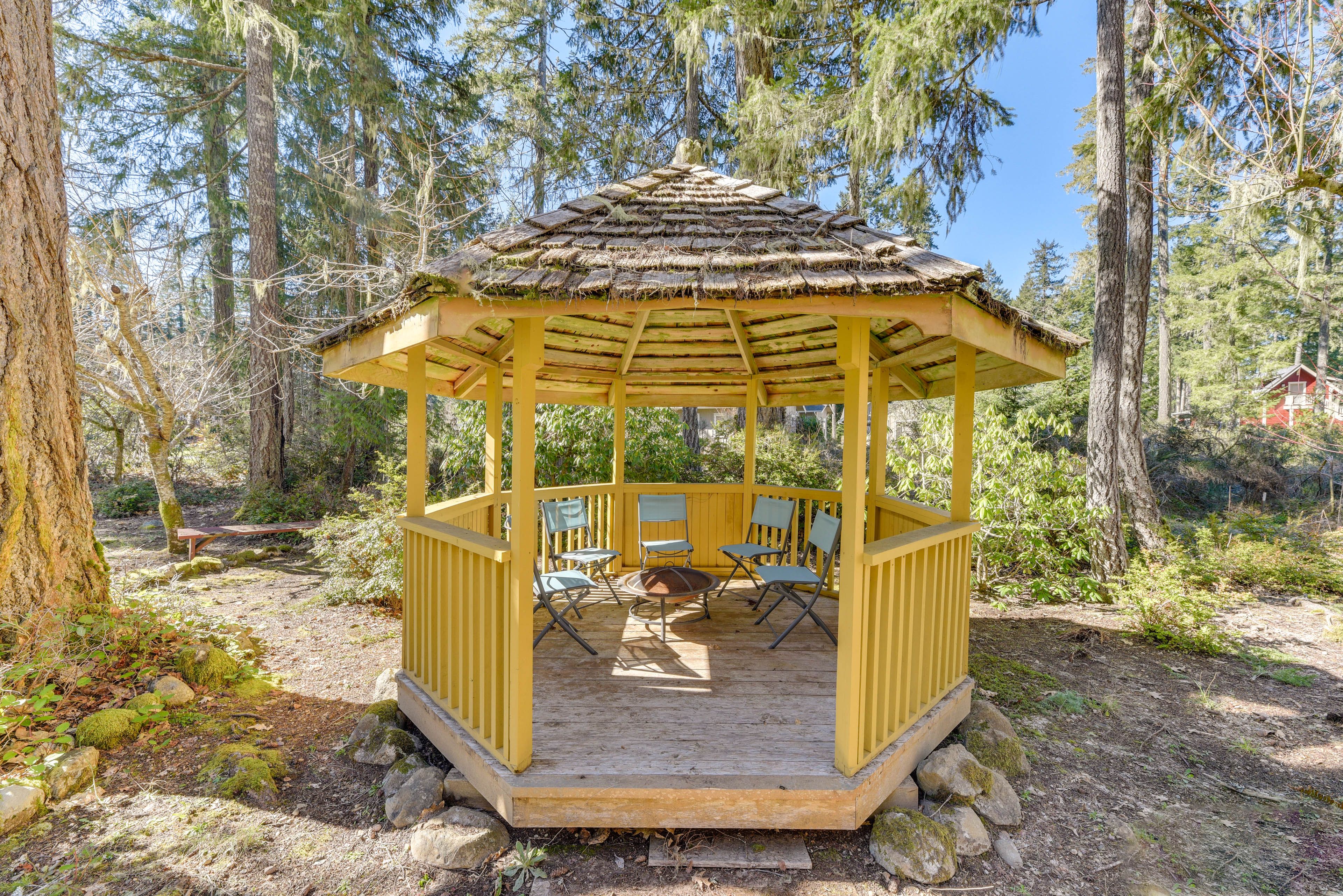 Gazebo | Outdoor Seating | Fire Pit