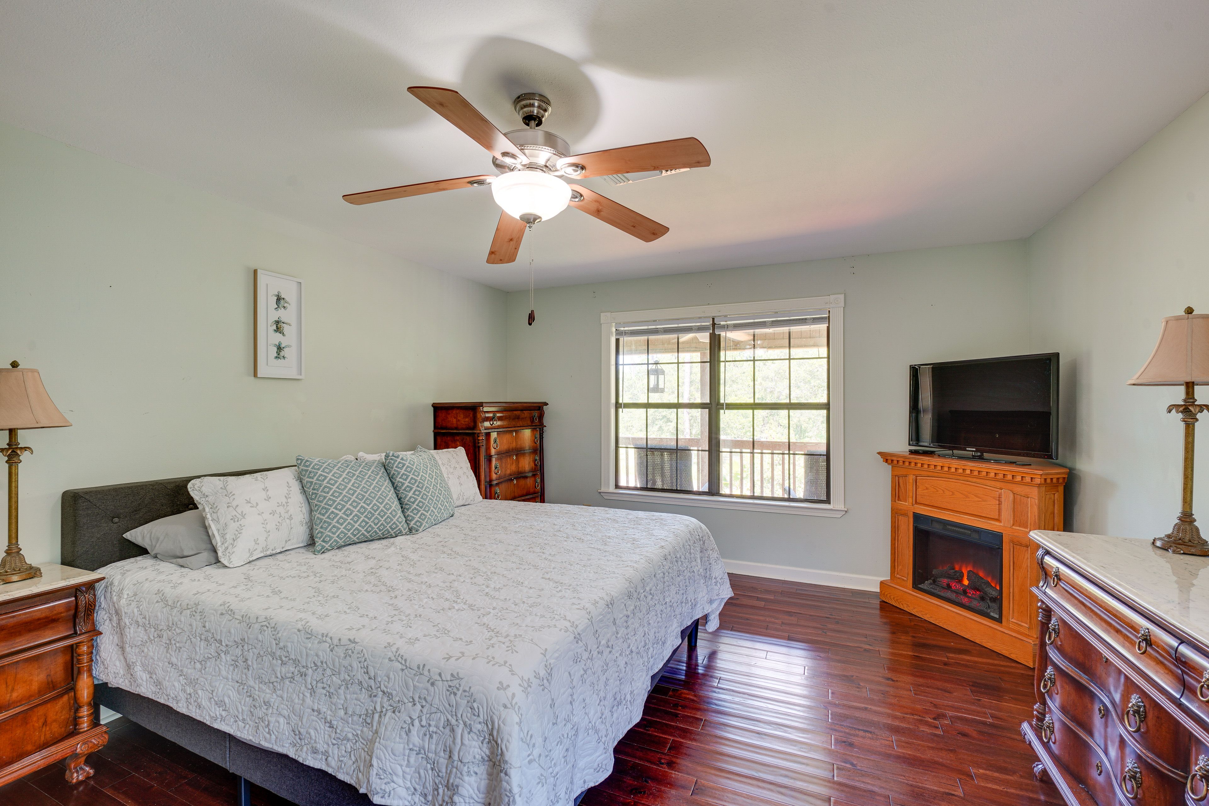 Bedroom 1 | King Bed | Smart TV
