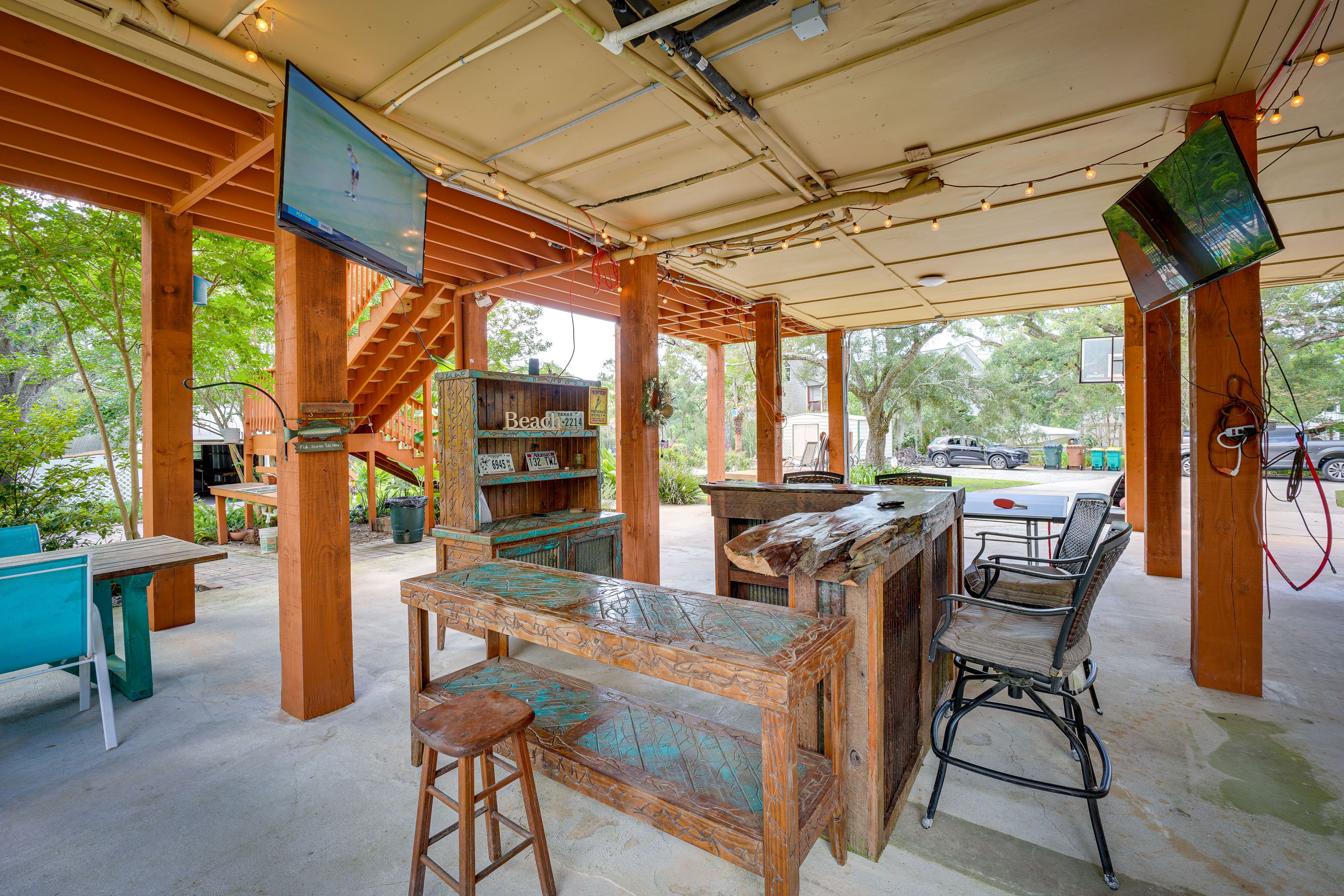 Outdoor Living Area | Bar & TVs | Ping Pong Table