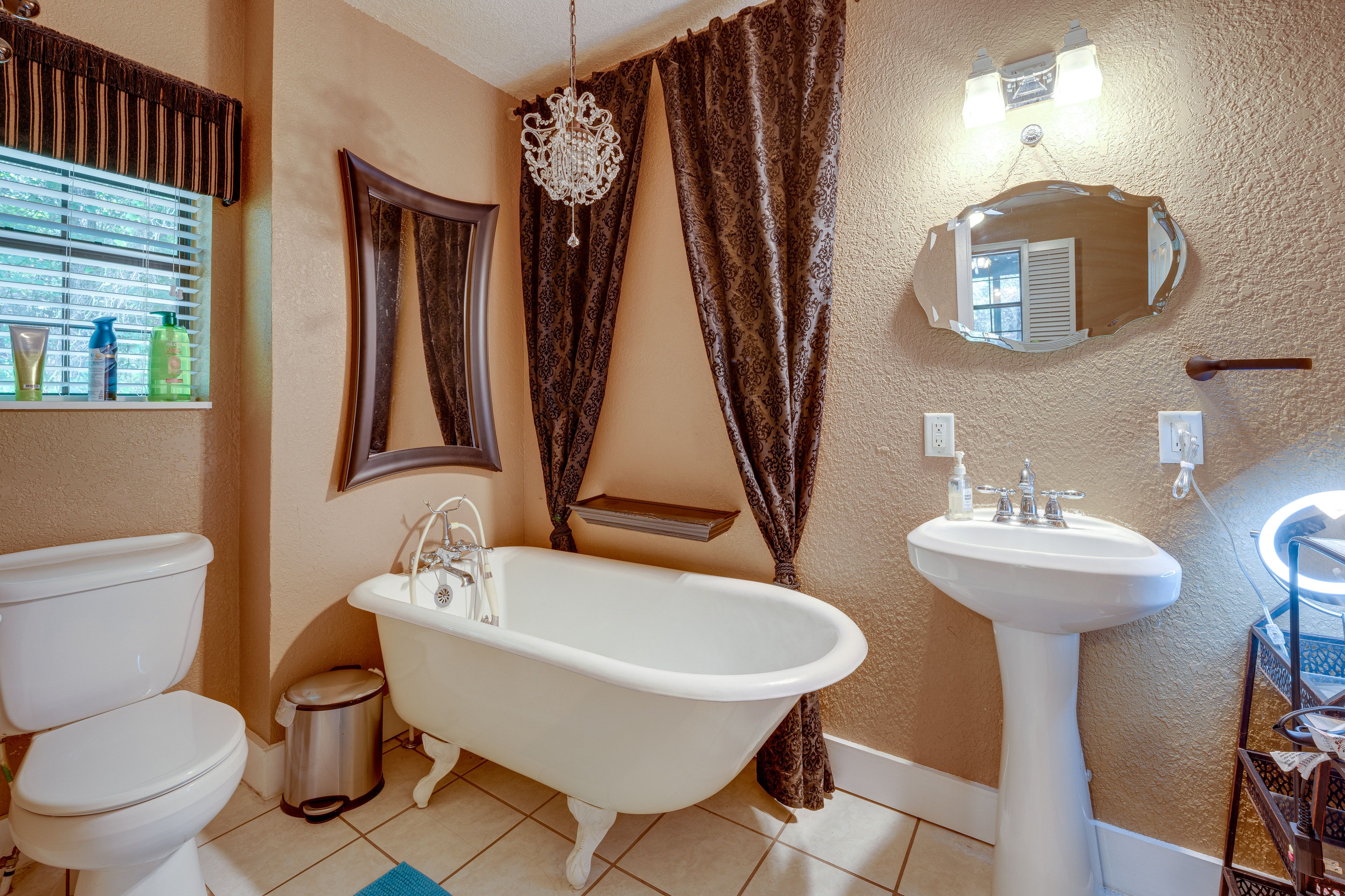 En-Suite Bathroom | Towels Provided