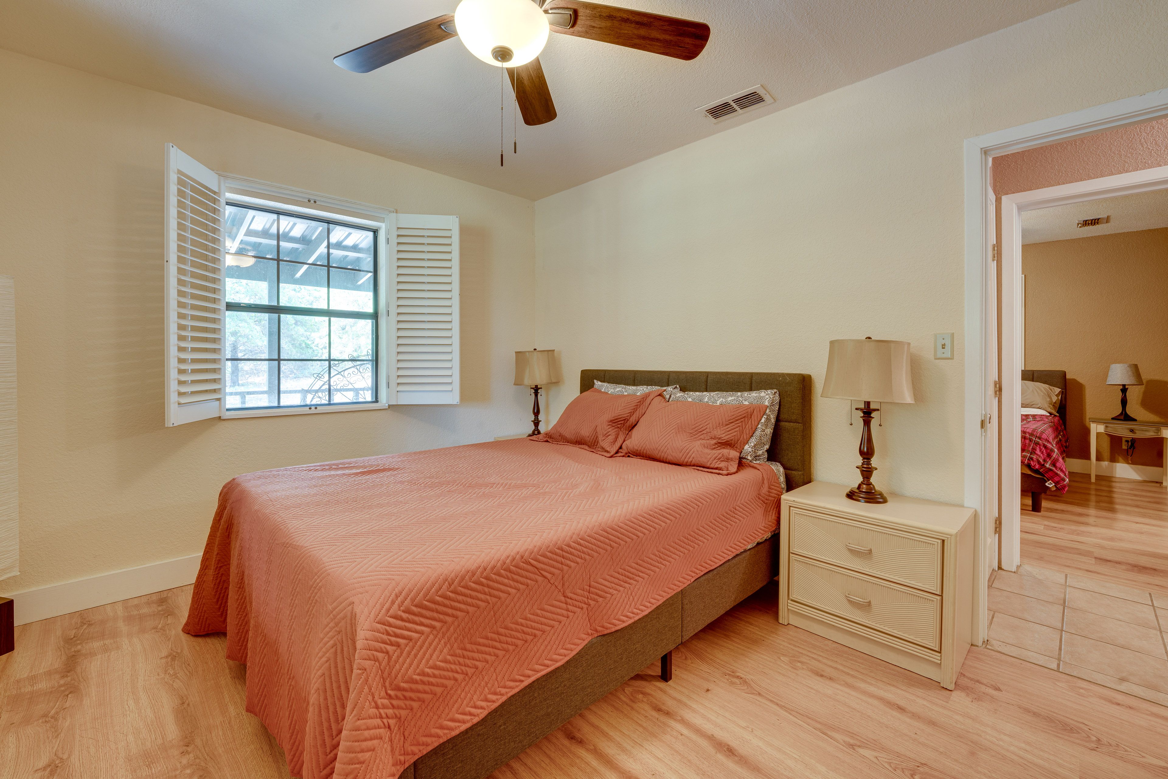 Bedroom 2 | Queen Bed