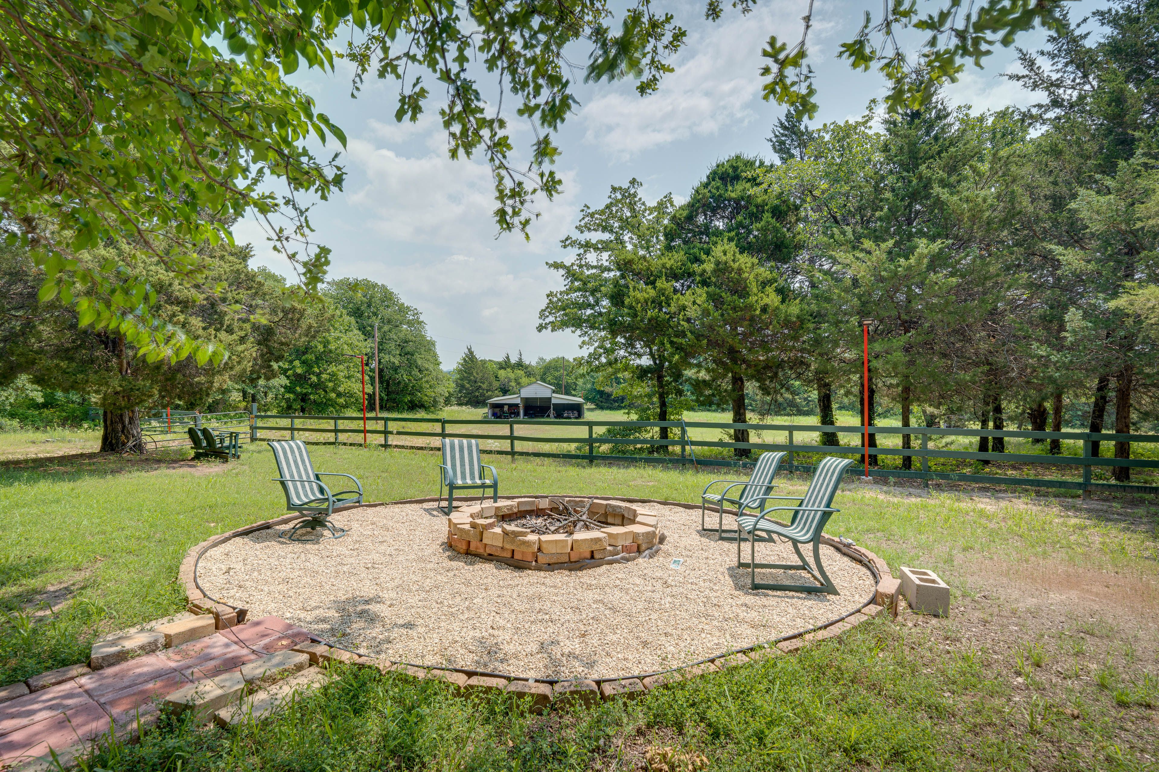 Muenster Vacation Rental | 4BR | 2.5BA | 2,000 Sq Ft | Stairs Required