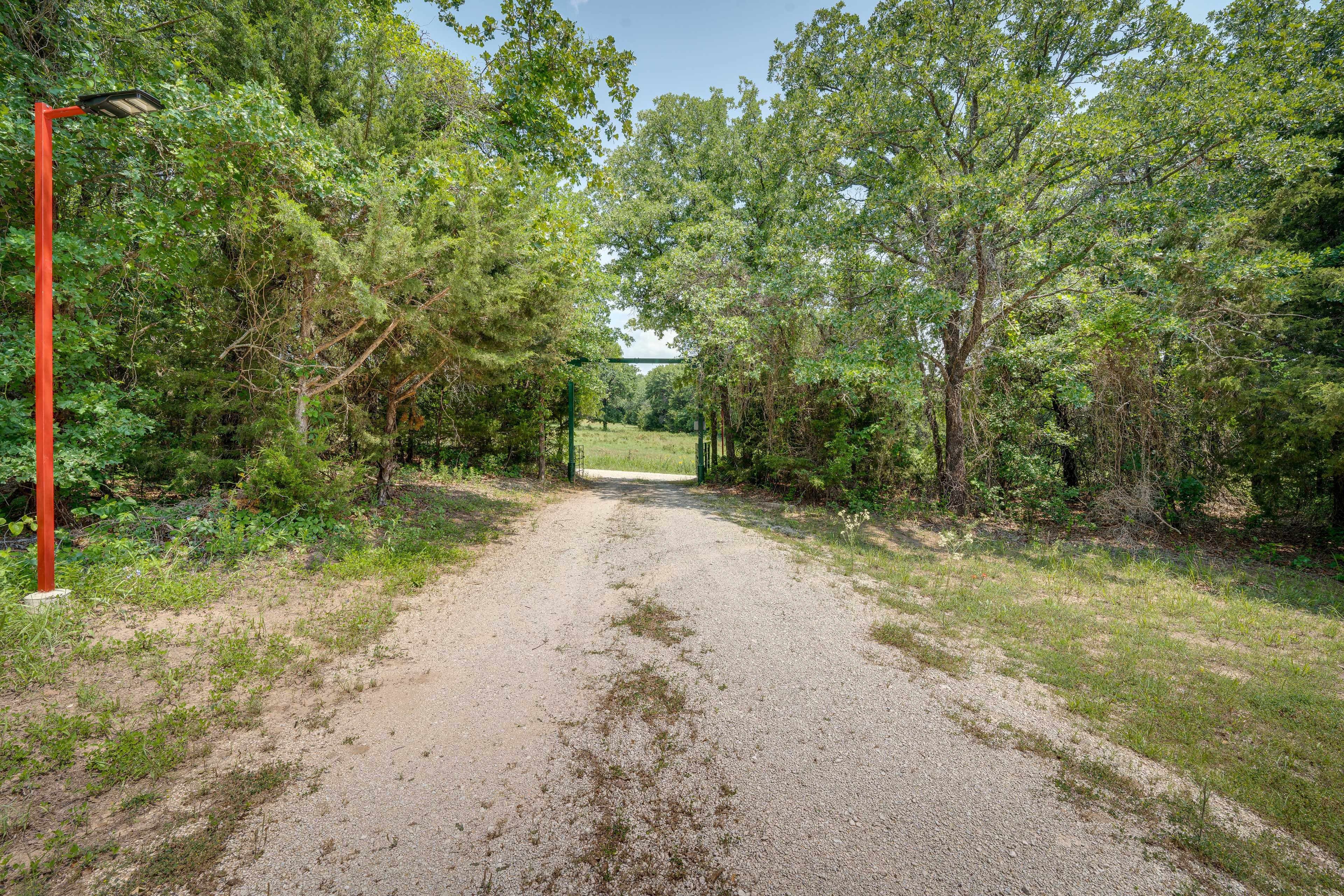 Parking | Driveway (4 Vehicles) | RV Parking Allowed | Free Street Parking