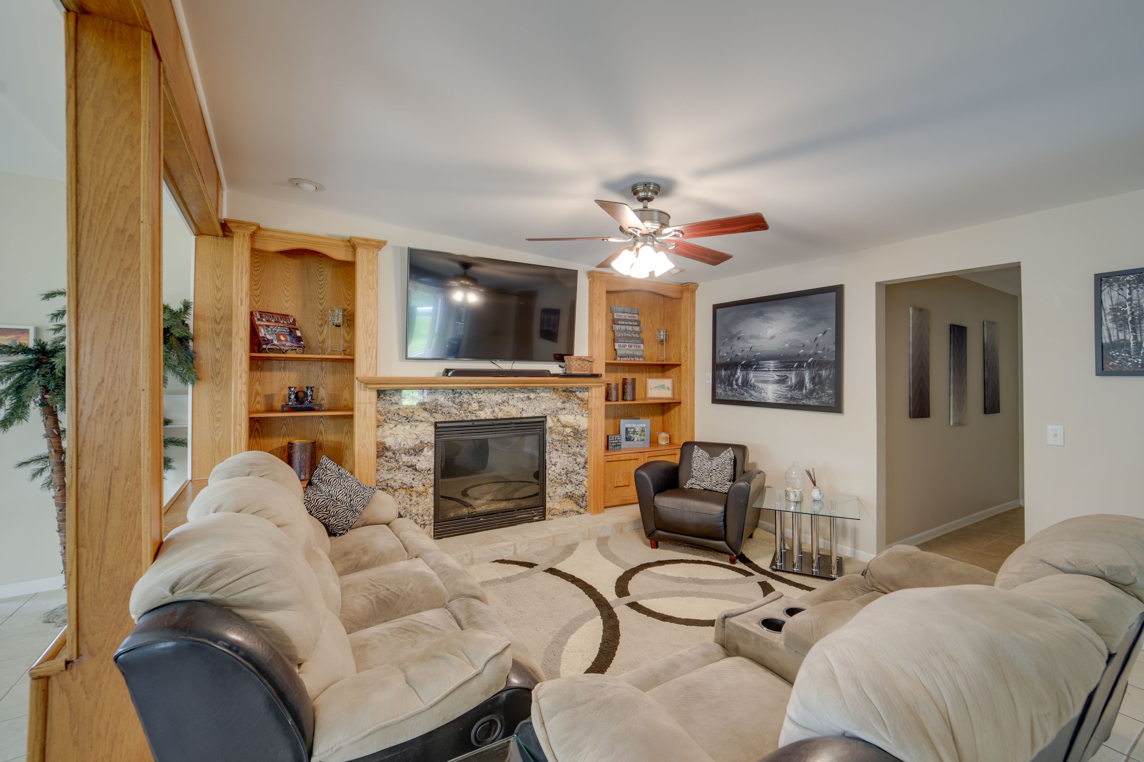Living Room | Smart TV | Gas Fireplace