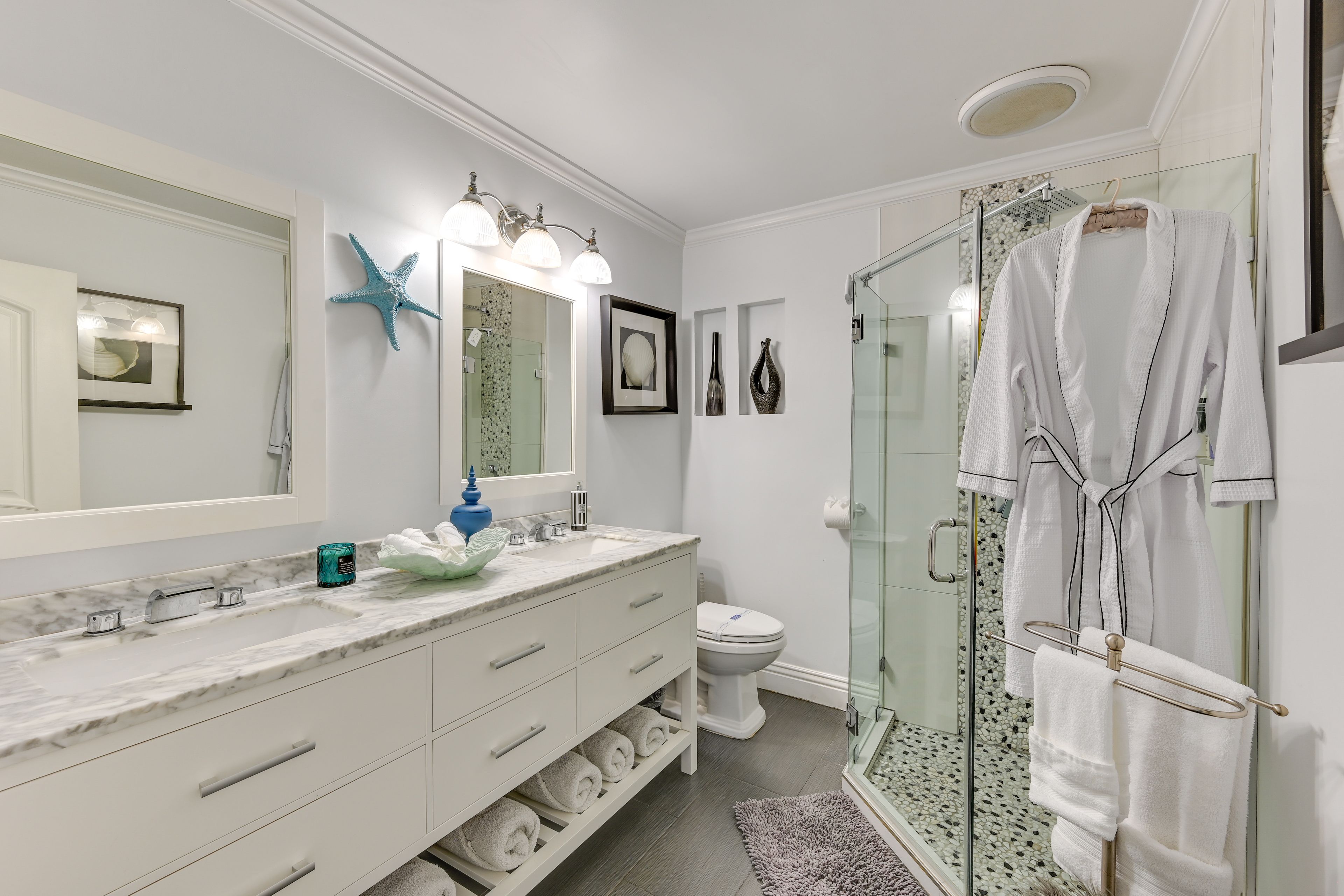 Bathroom | Complimentary Toiletries | Towels Provided