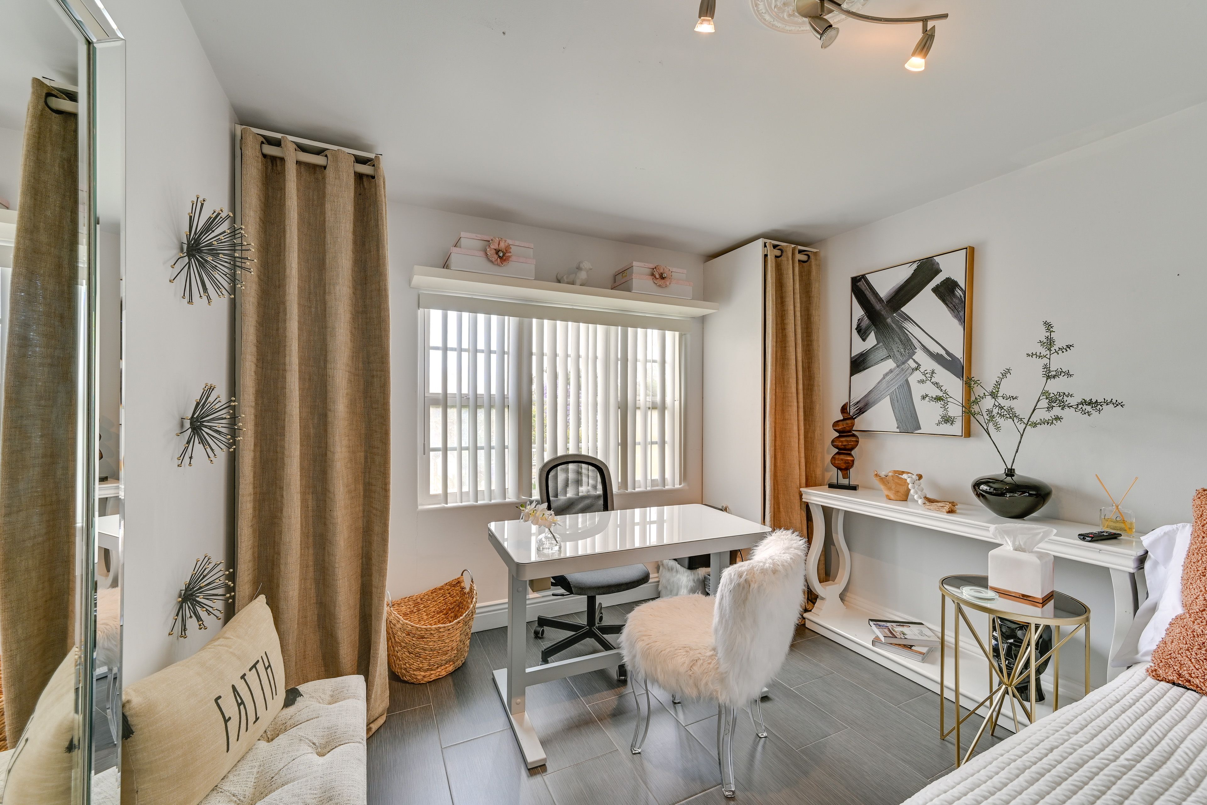 Bedroom 3 | Full Futon | Laptop-Friendly Workspace