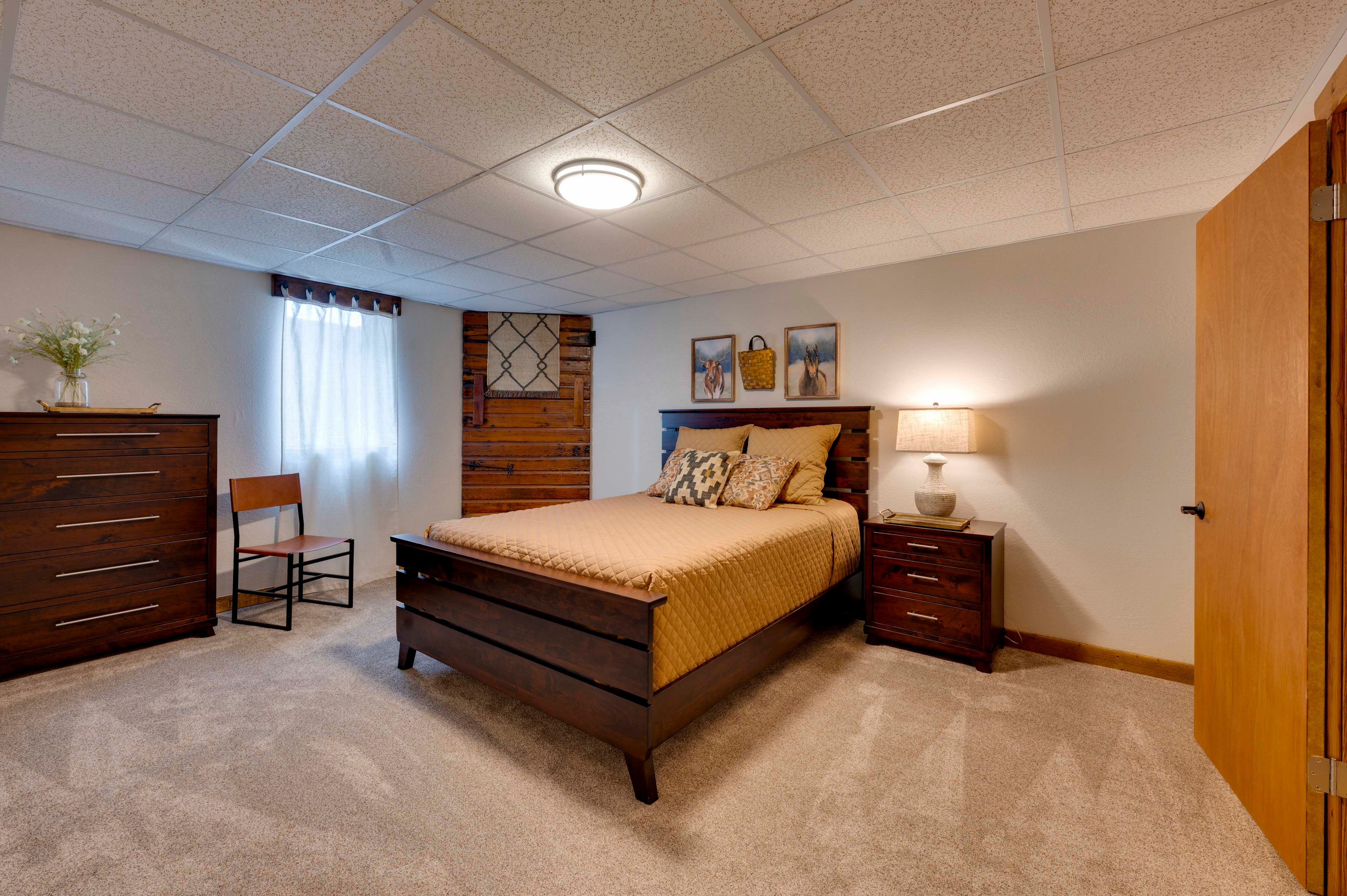 Bedroom 4 | Queen Bed
