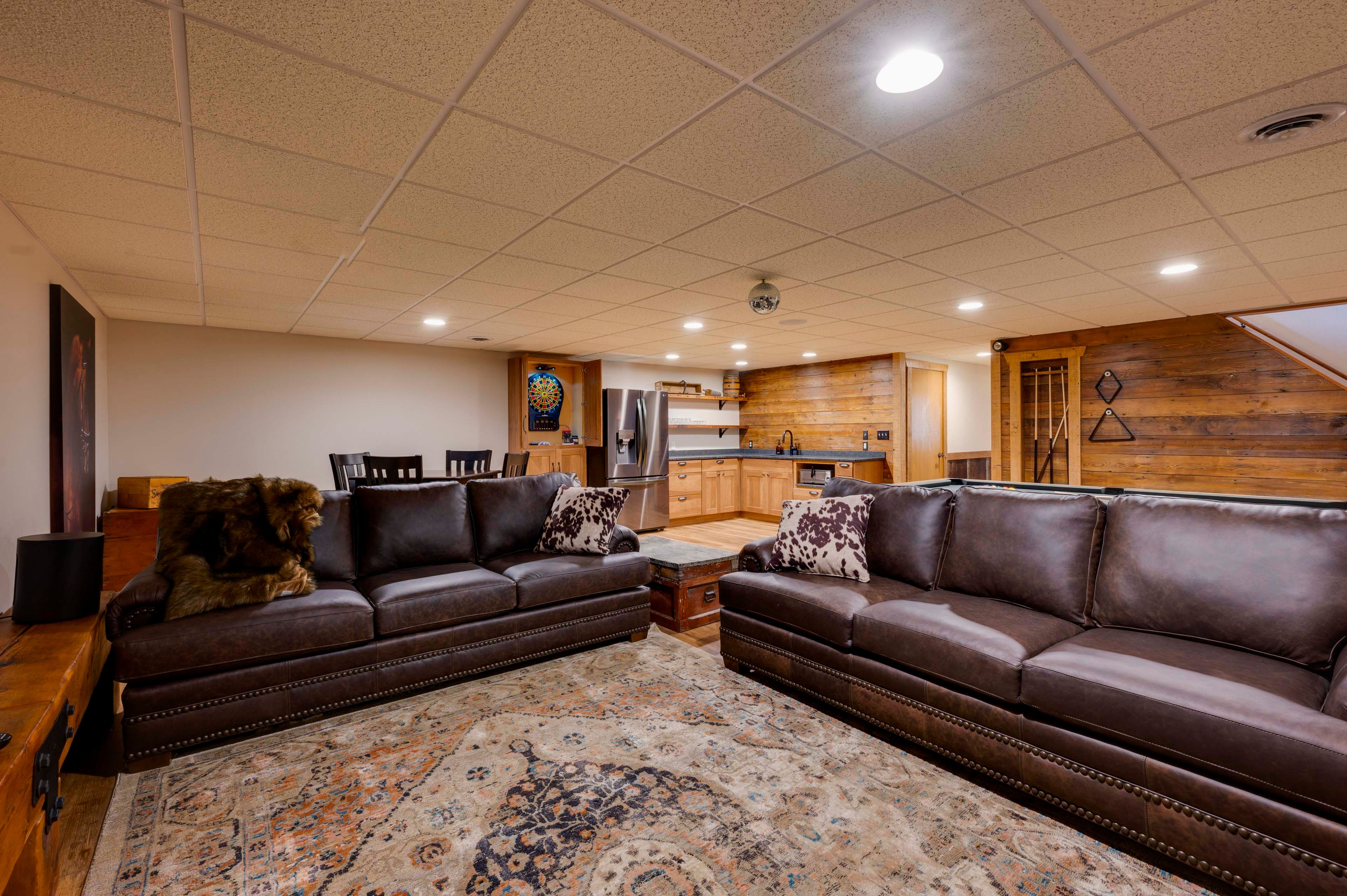 Game Room | Queen Sleeper Sofa | Pool | Darts | Kitchenette | Smart TV
