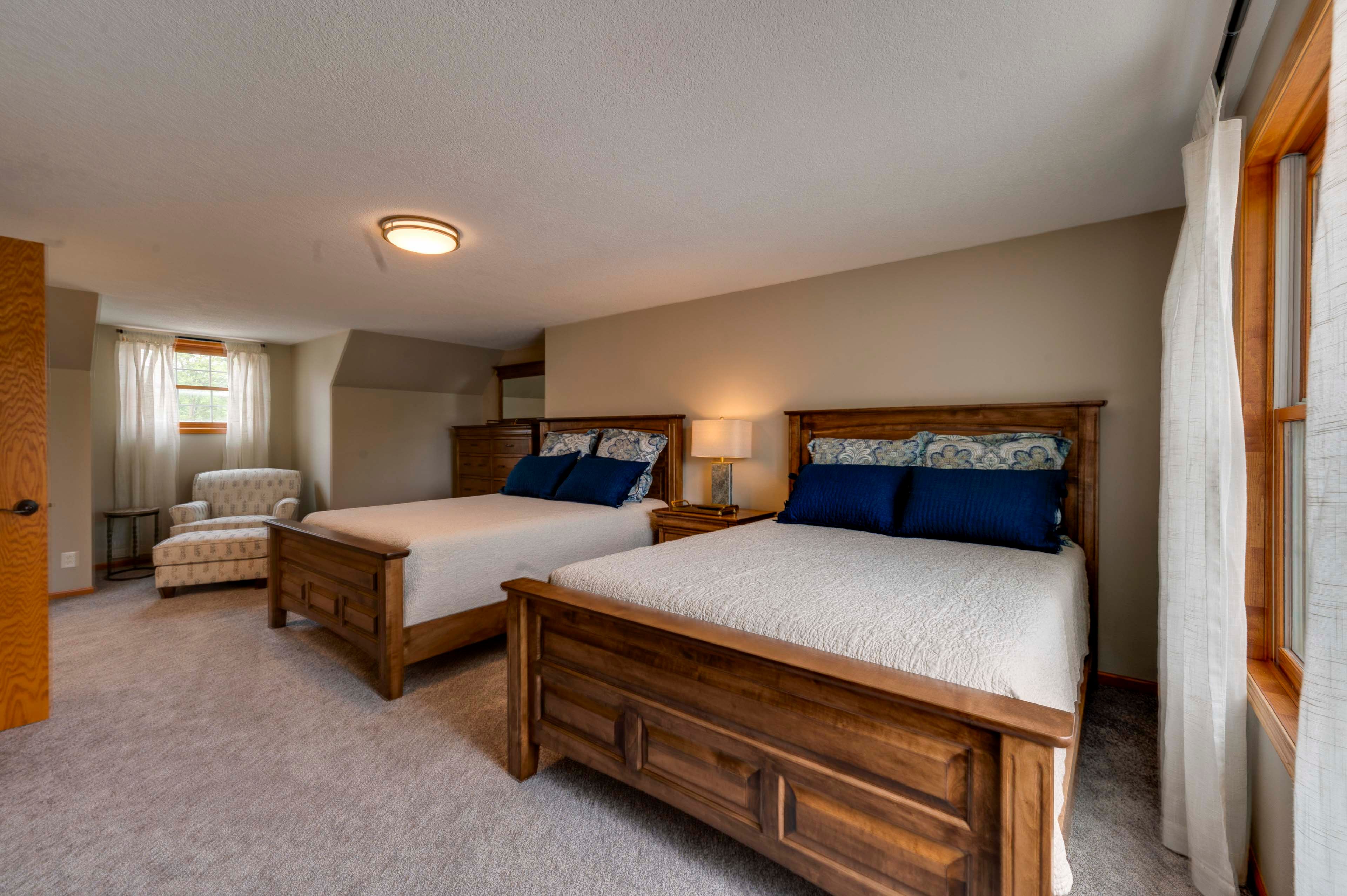 Bedroom 2 | 2 Queen Beds | Smart TV