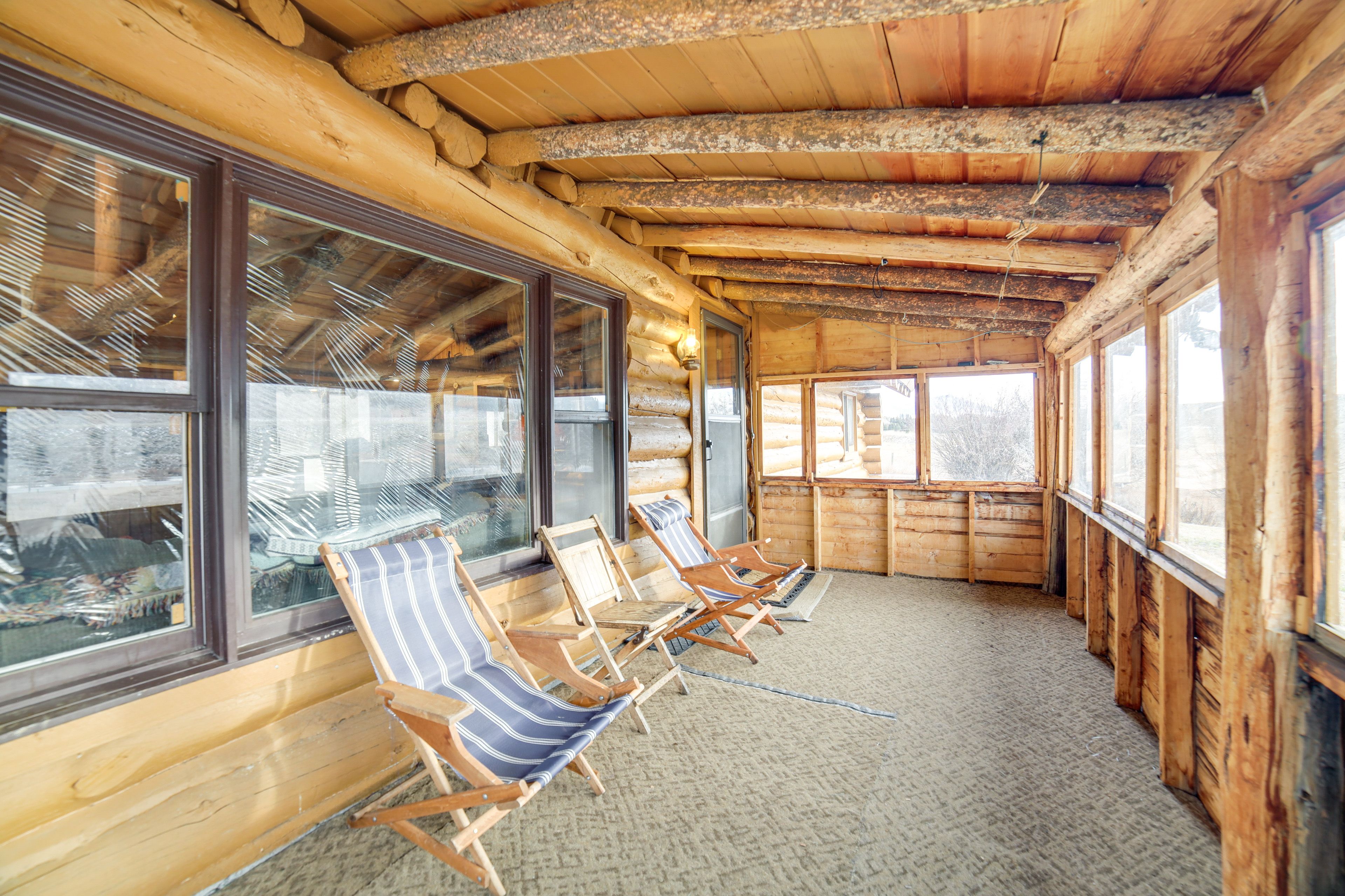 Sunroom | Seating | Free WiFi