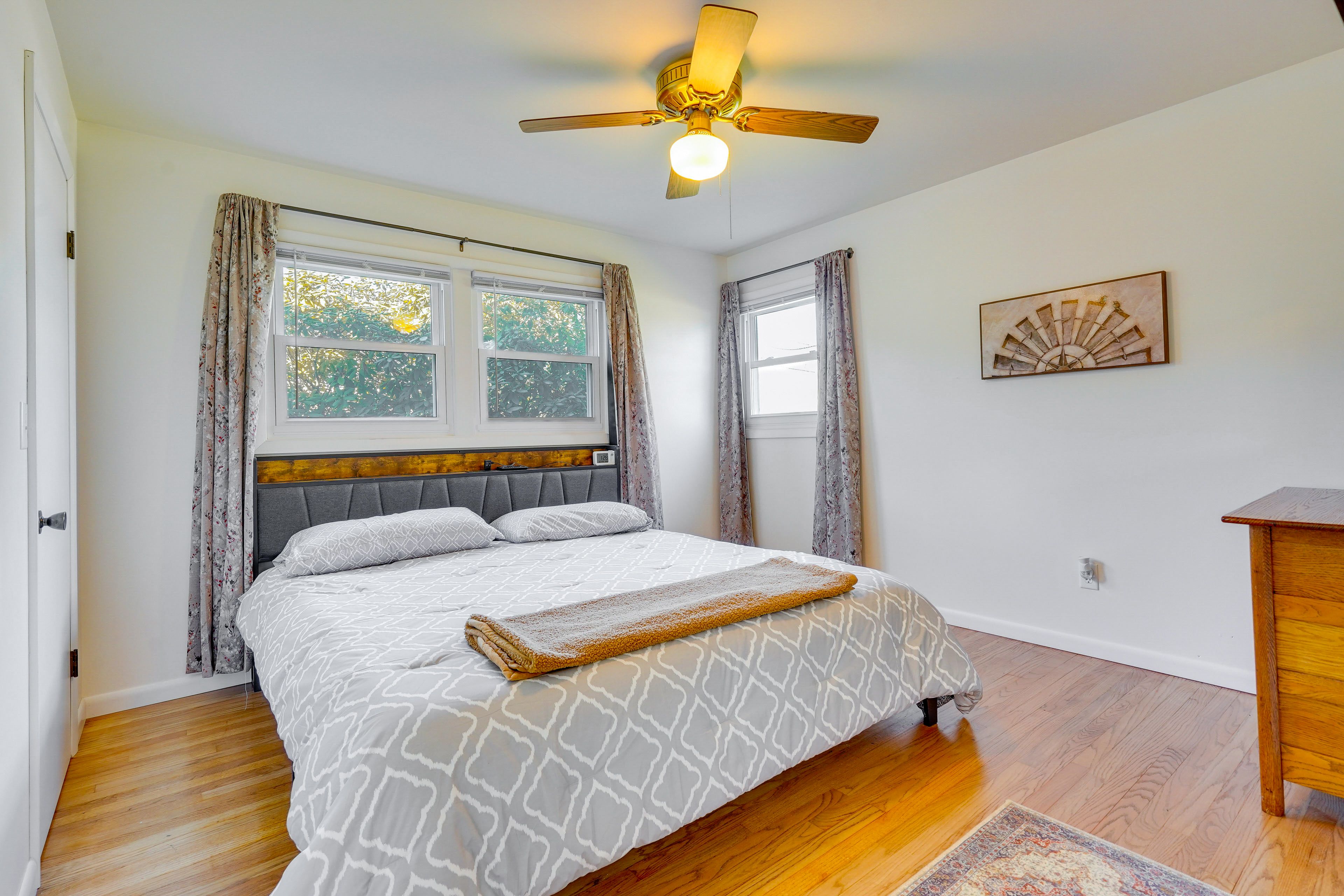 Bedroom 1 | King Bed | Linens Provided