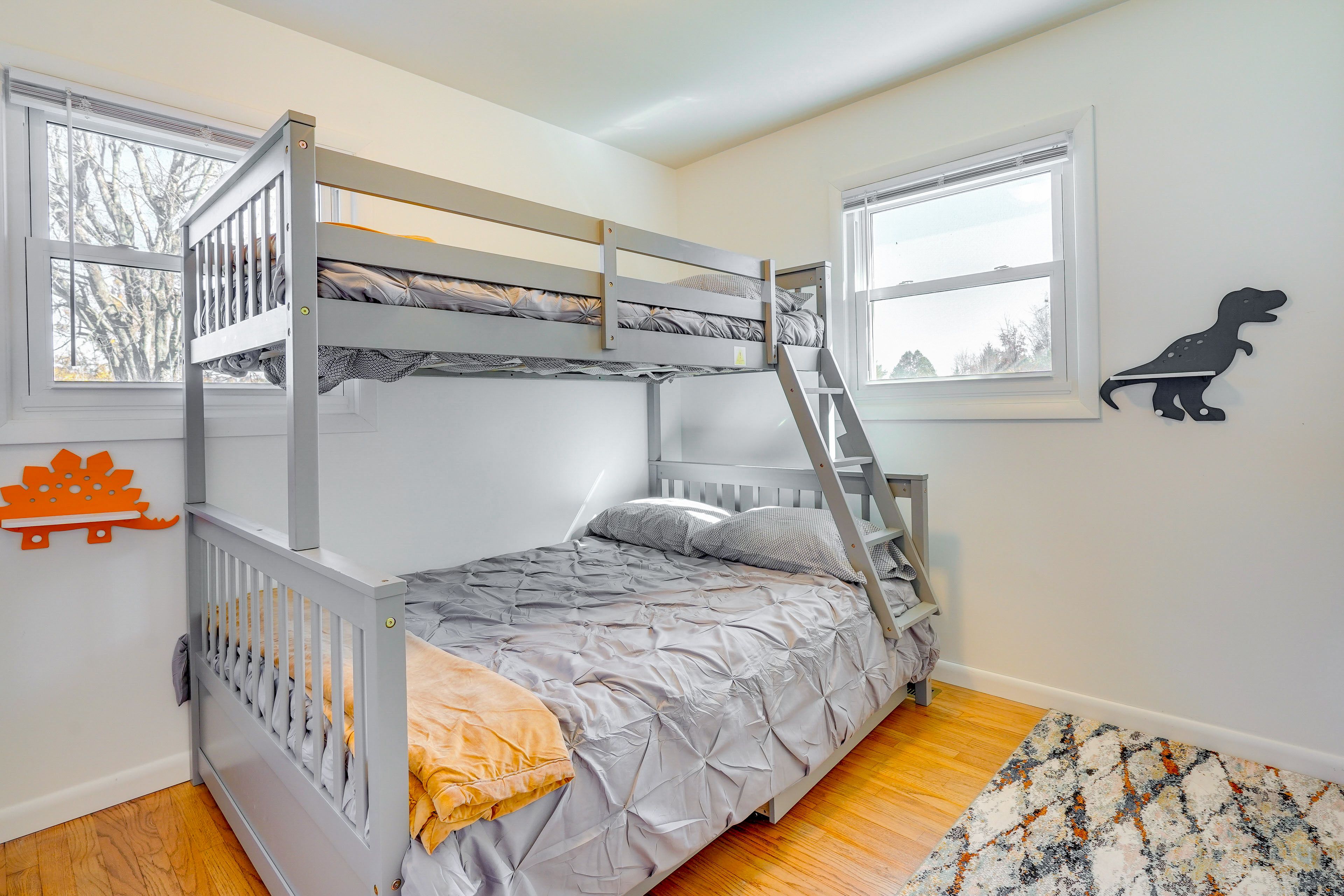 Bedroom 2 | Twin/Full Bunk Bed