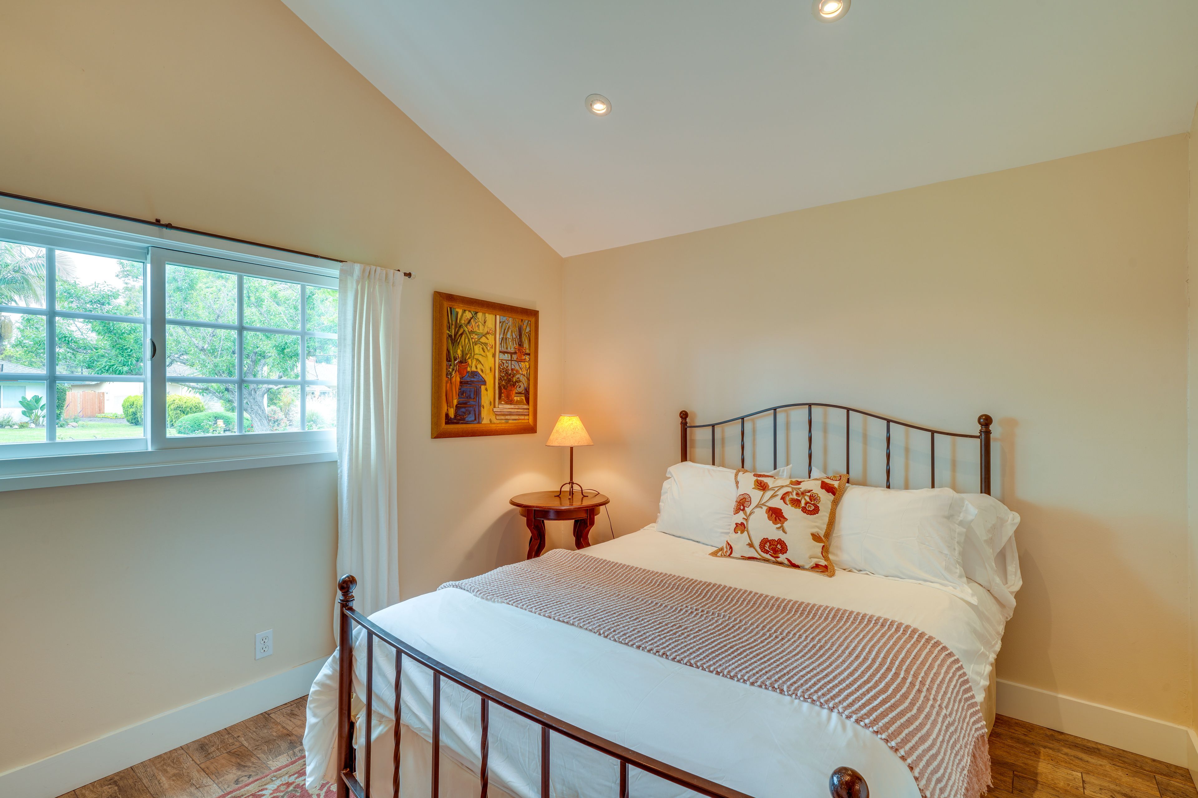 Bedroom 2 | Queen Bed
