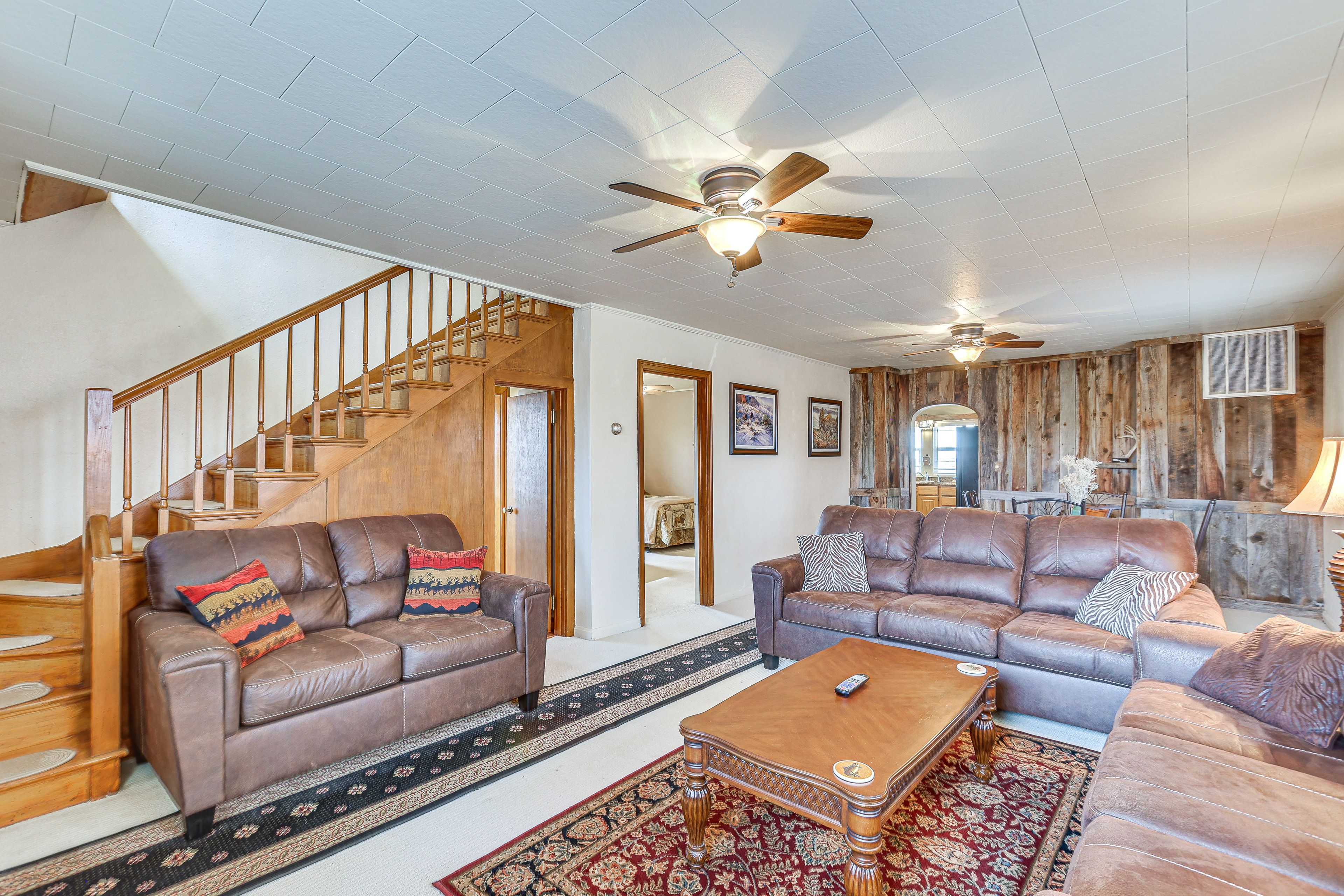 Living Room | 1st Floor | Free WiFi | Smart TV | Central A/C & Heating