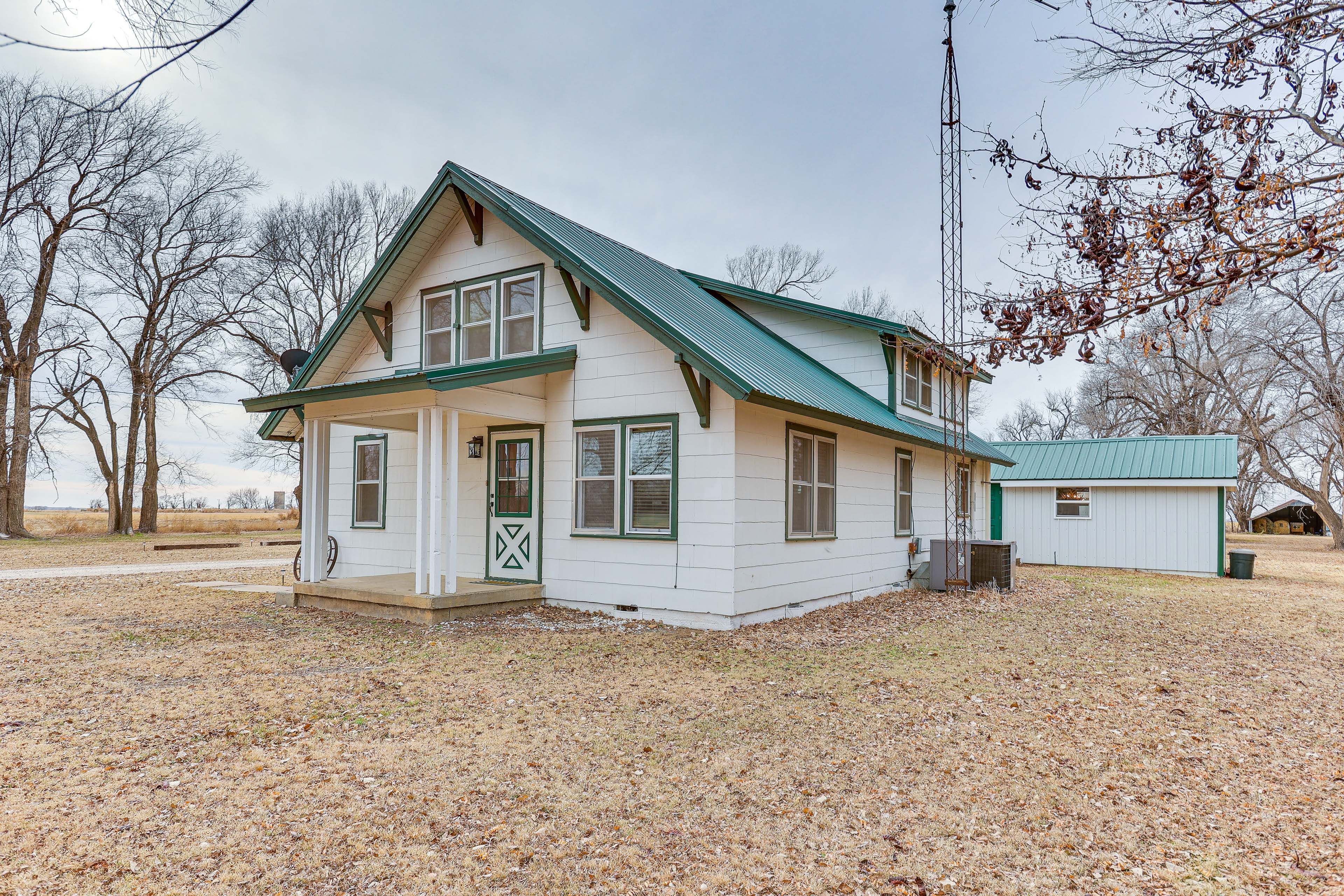 Property Exterior | Driveway (6 Vehicles) | RV/Trailer Parking Allowed