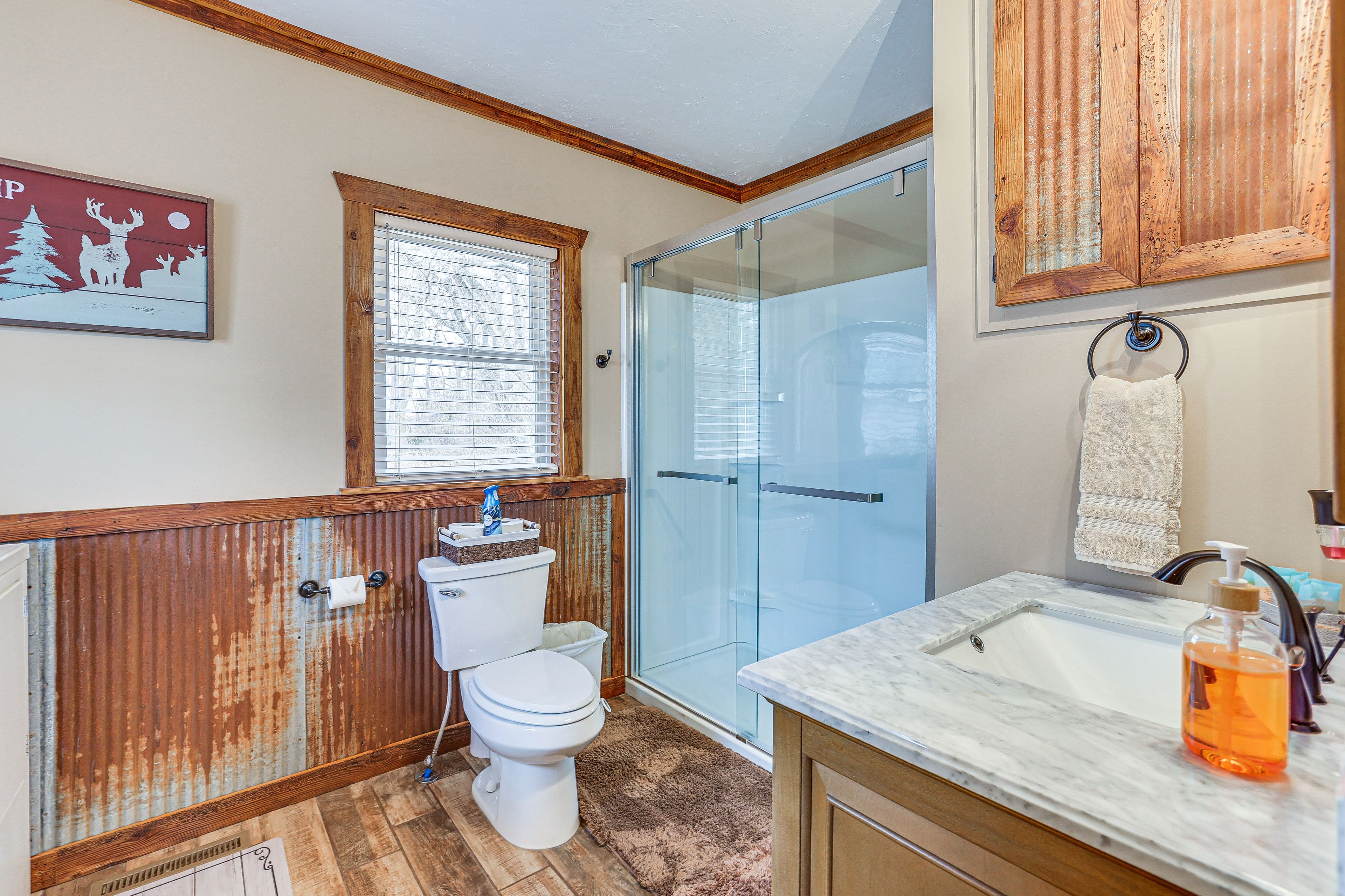 Full Bathroom | 1st Floor | Complimentary Toiletries | Washer & Dryer