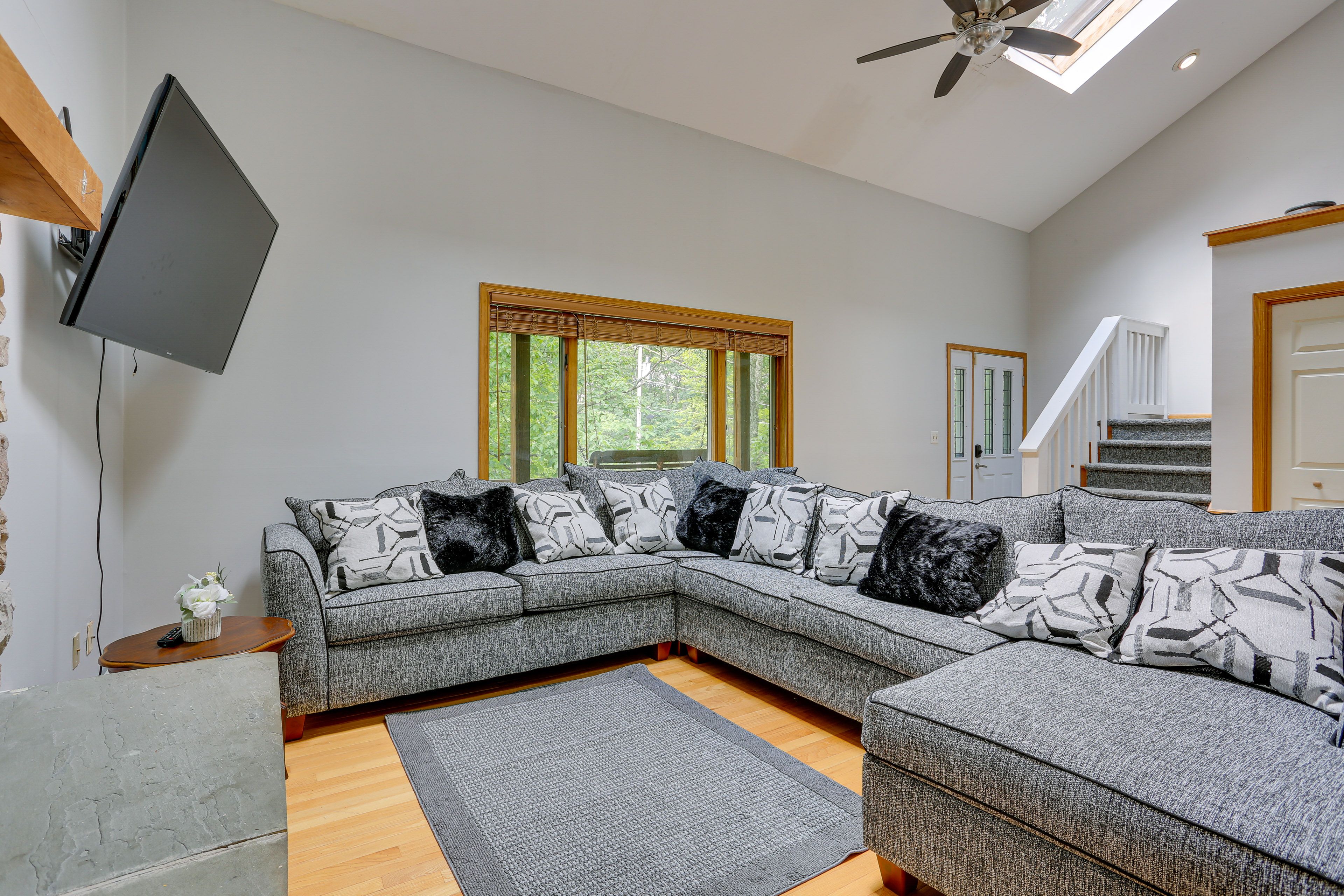 Living Room | 1st Floor | Smart TV | Free WiFi