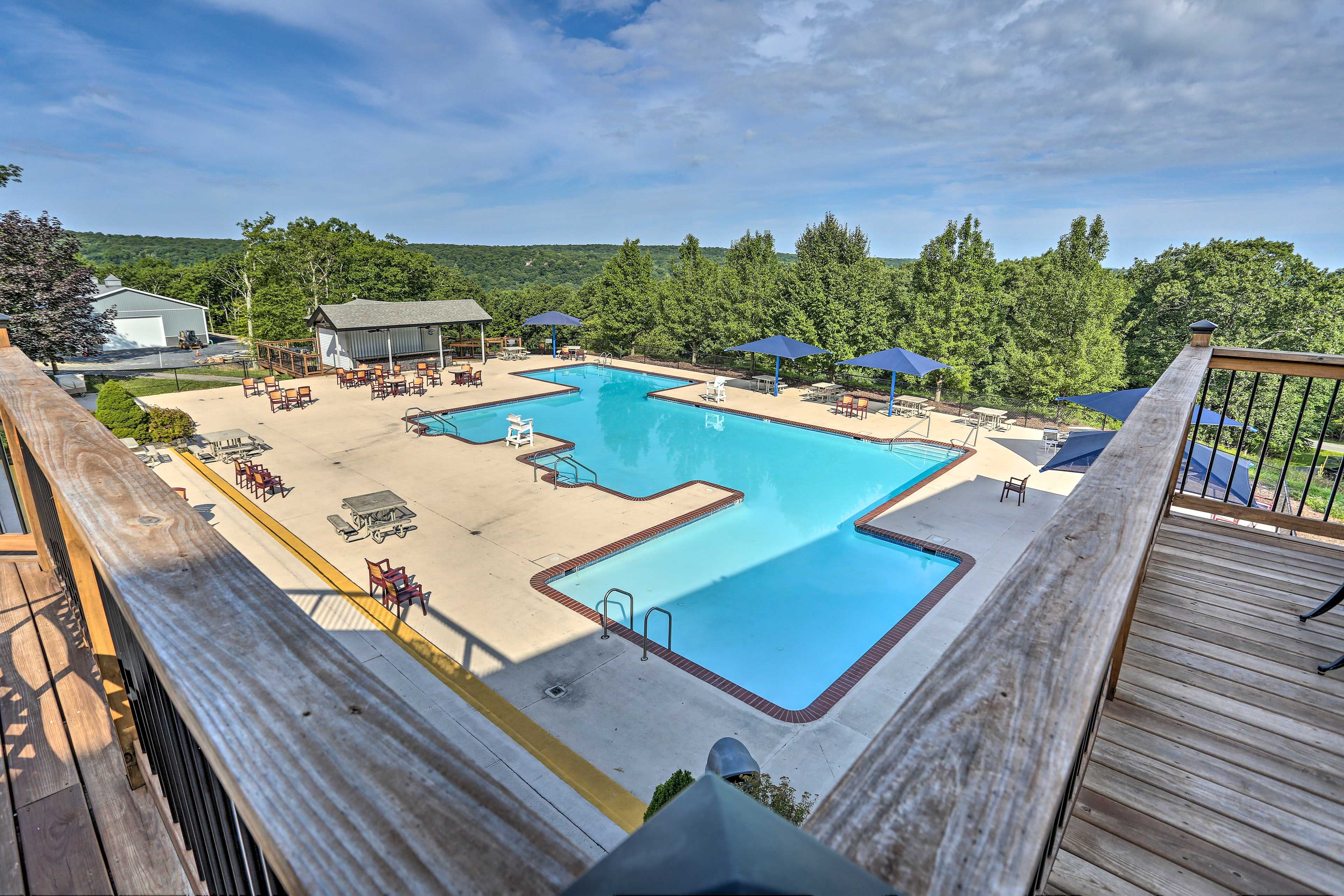 Community Amenities | Outdoor Pool Area