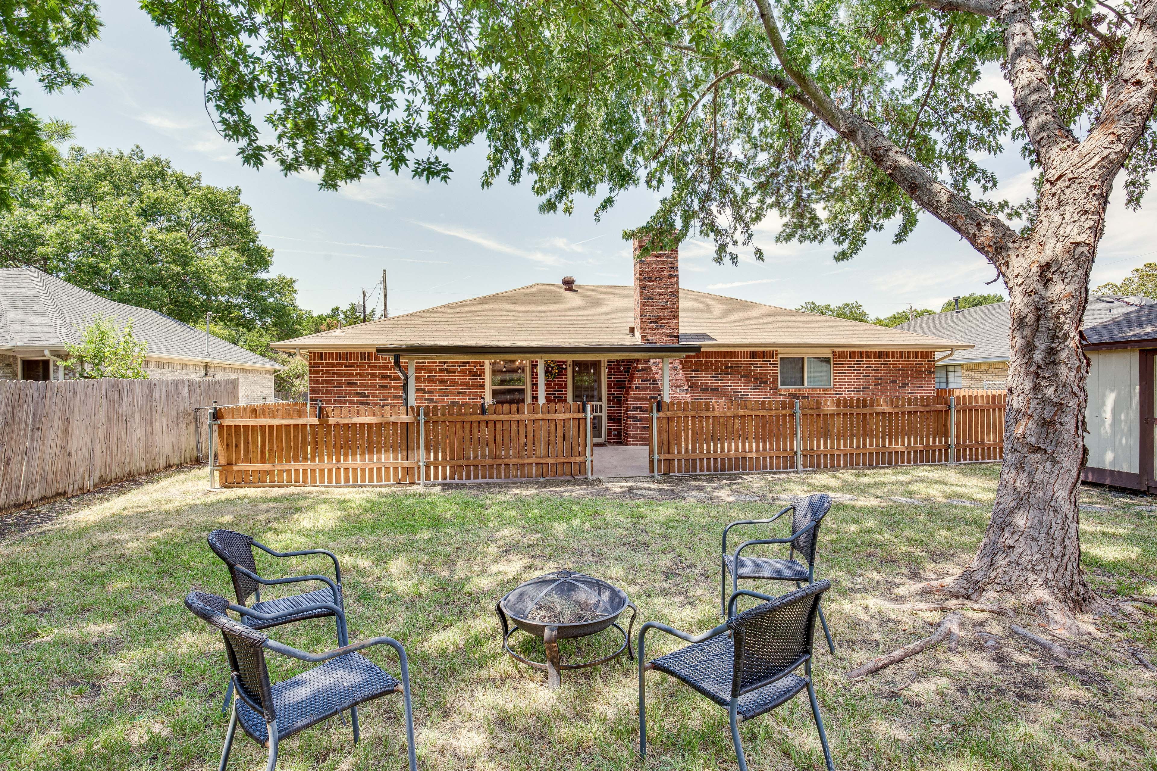 Yard | Fire Pit (Bring Your Own Wood)