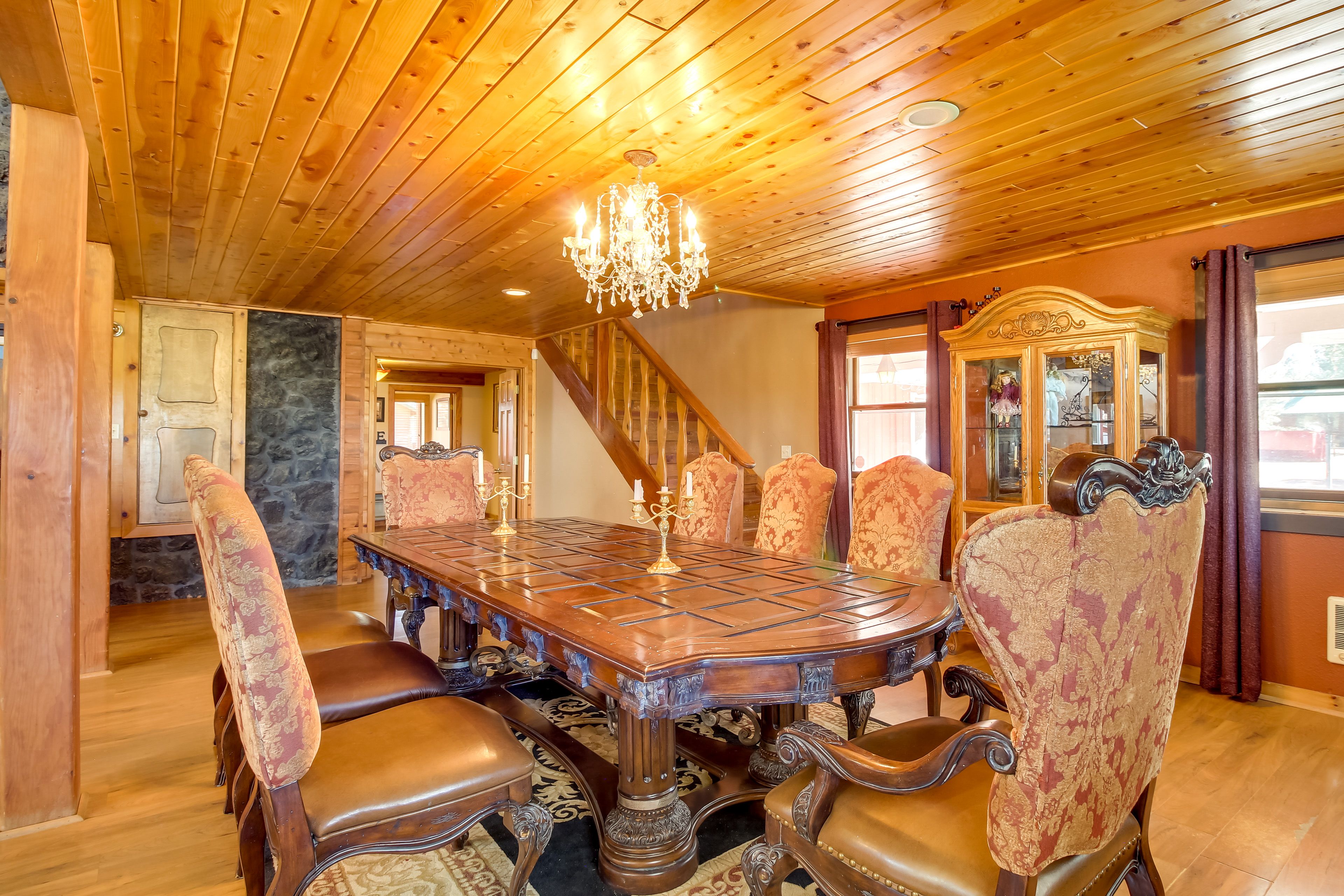 Dining Room | Dishware & Flatware Provided