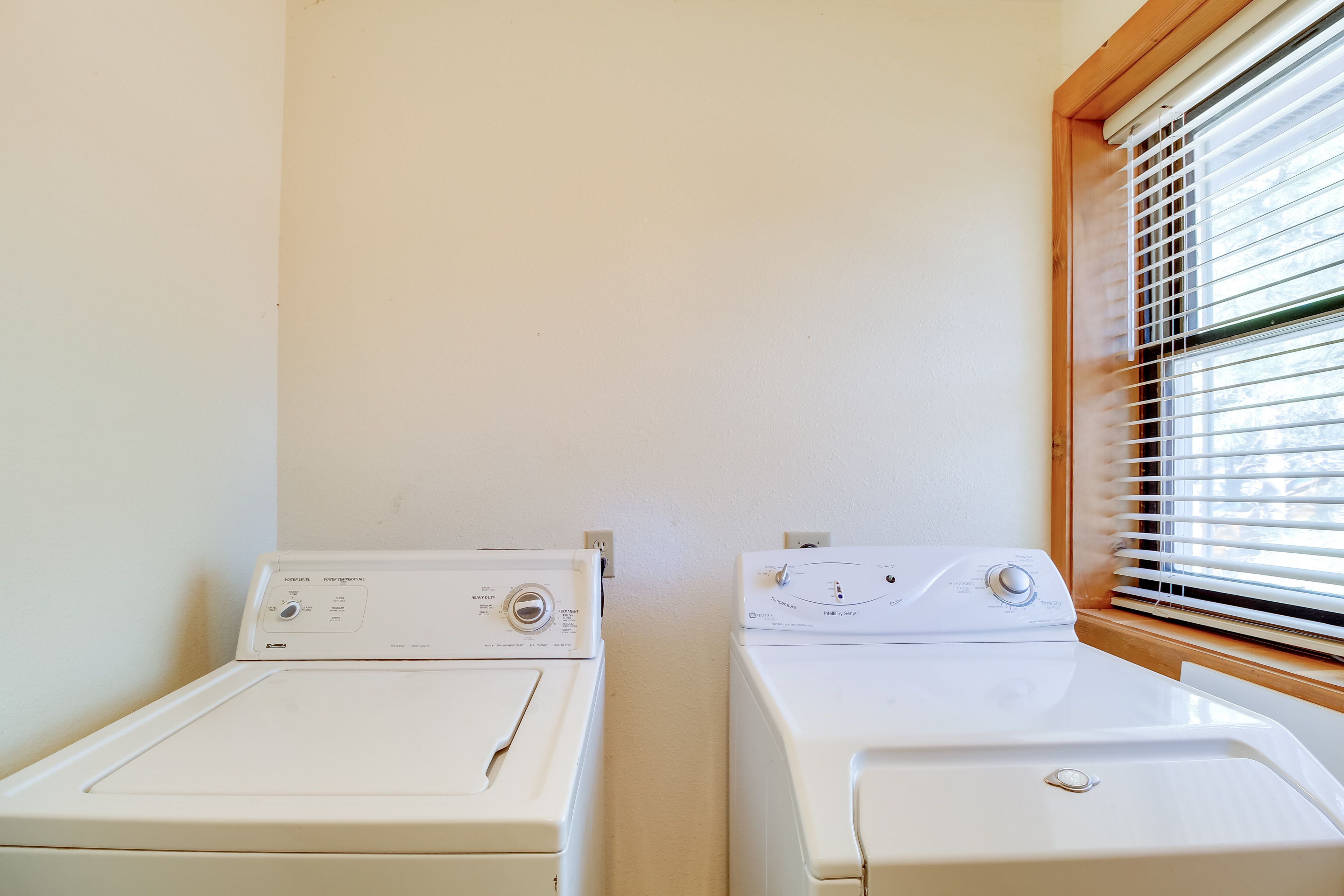 Washer & Dryer | Linens Provided