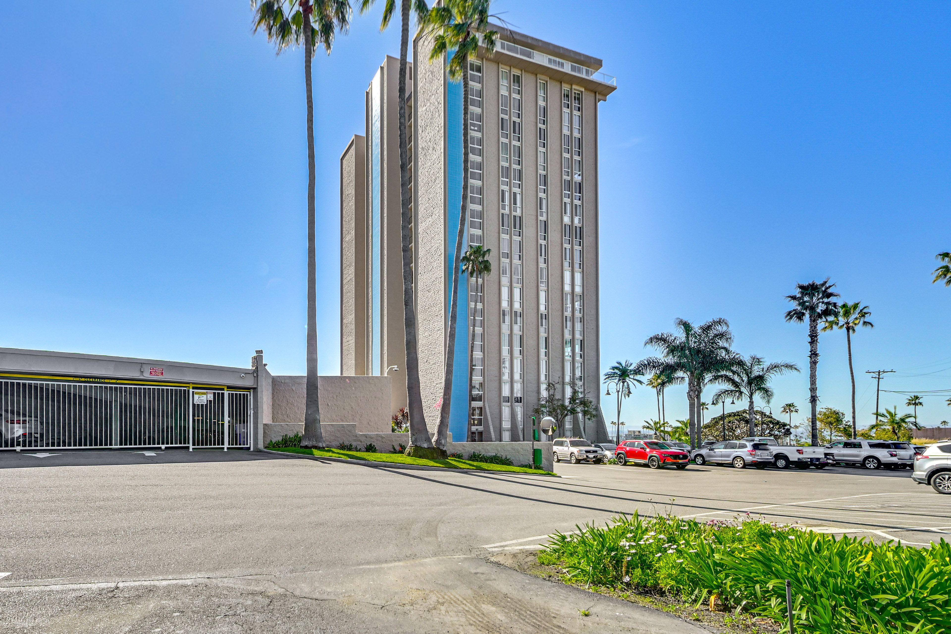 Parking | Community Lot (1 Vehicle)