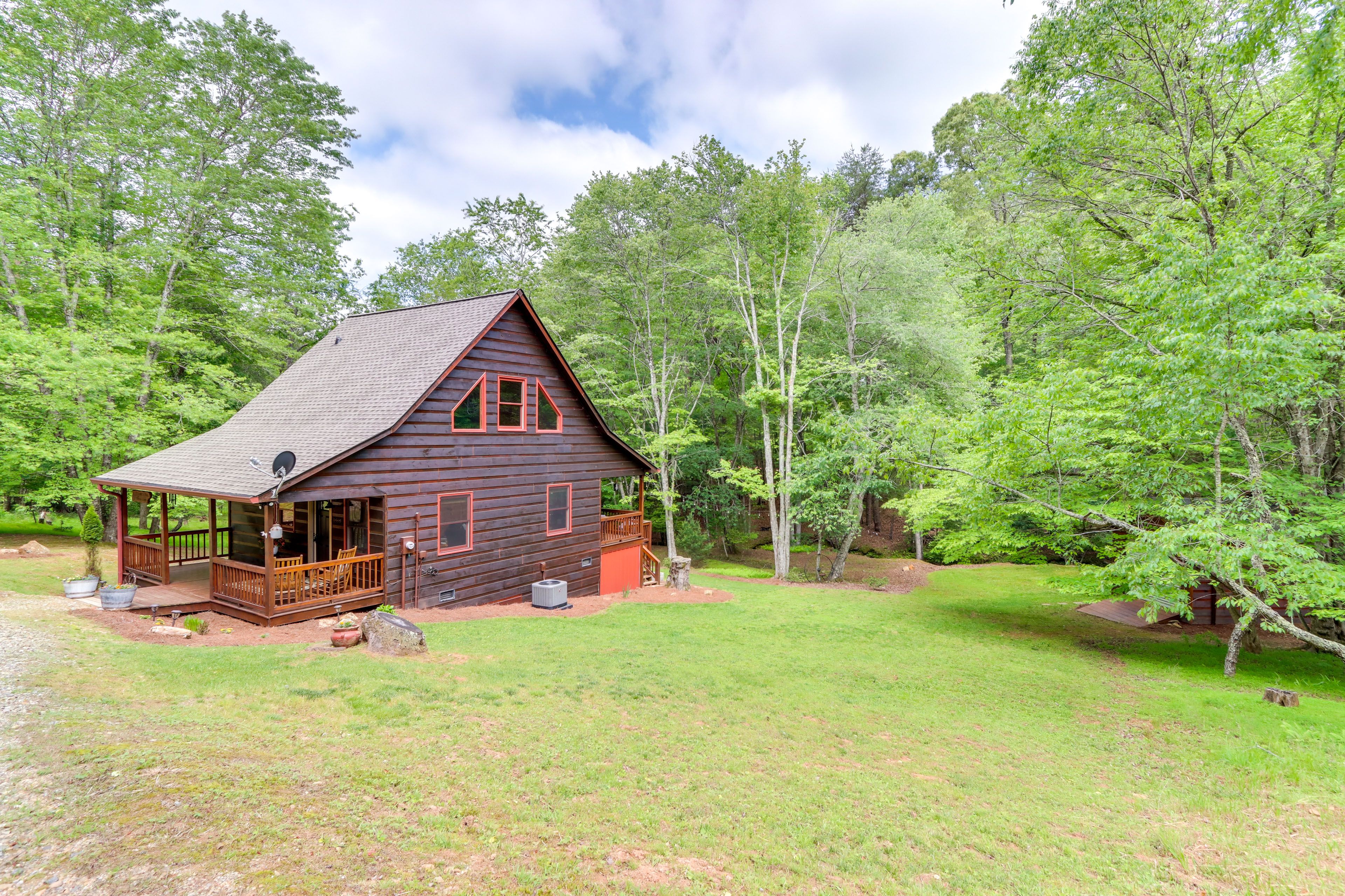 Blue Ridge Vacation Rental | 1BR | 2BA | Step-Free Access | 900 Sq Ft