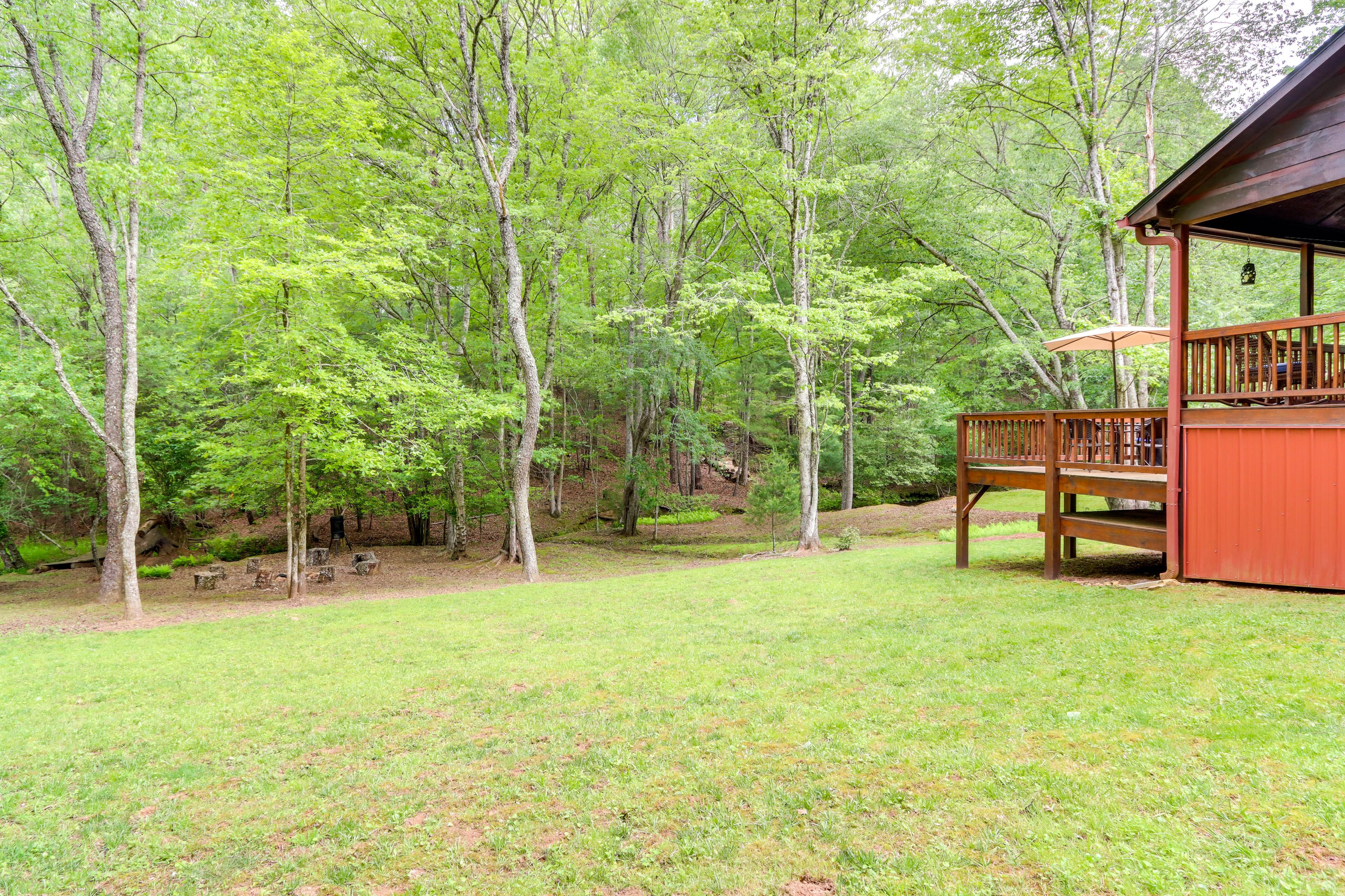 Private Yard | Creek & Fishing Pond On-Site