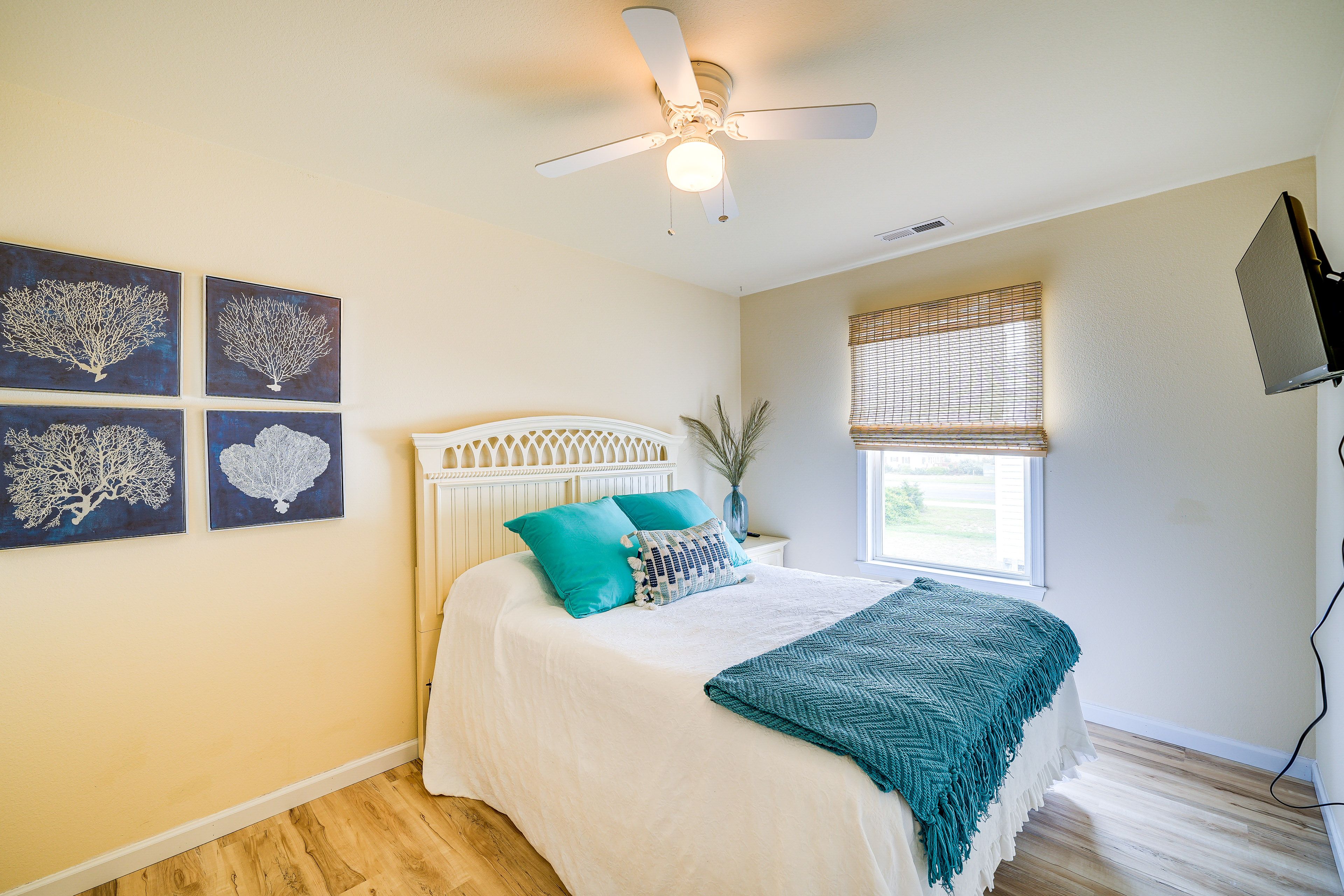 Bedroom 2 | Queen Bed | Smart TV
