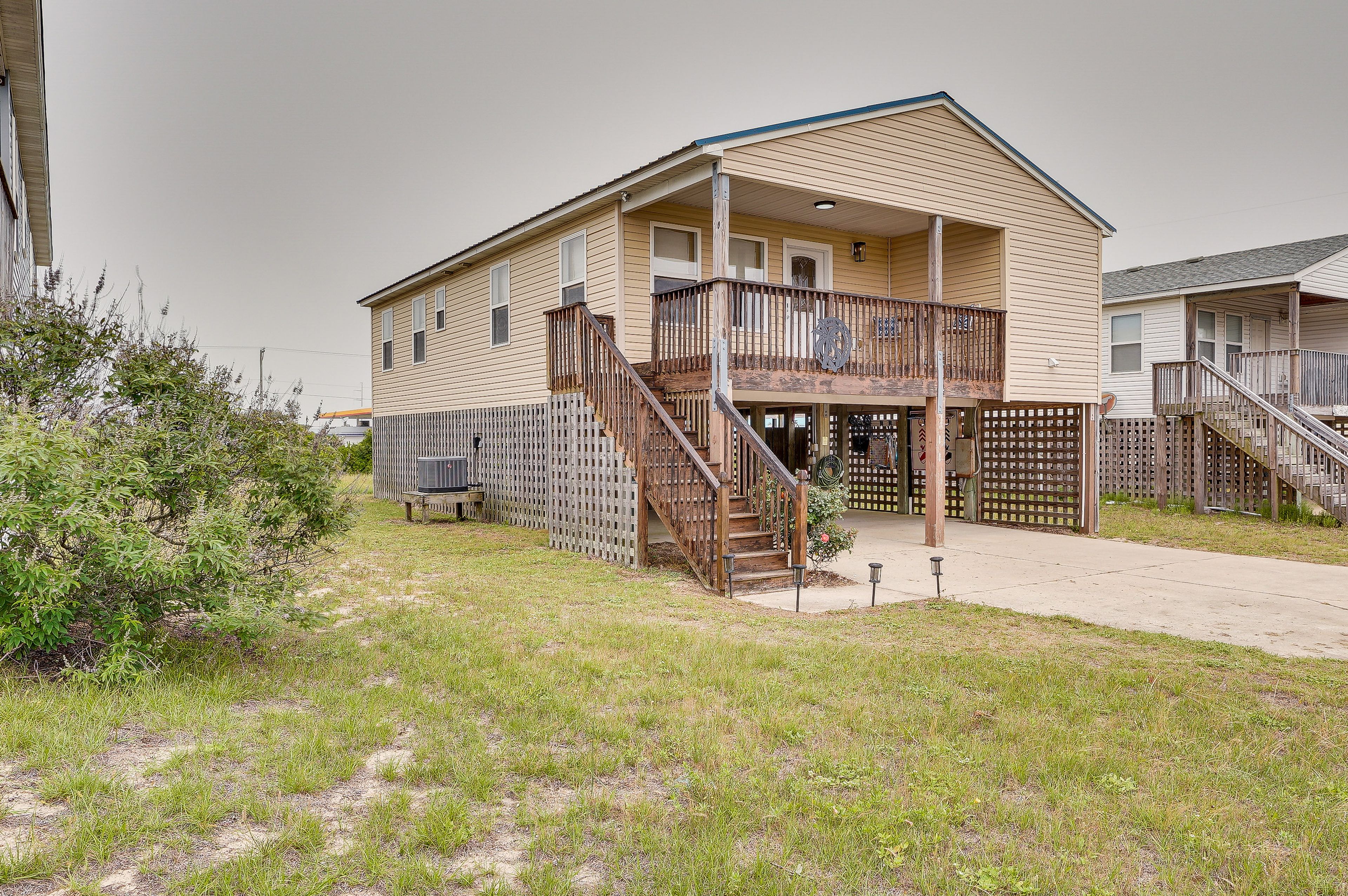 Home Exterior | Parking | Driveway (3 Vehicles)