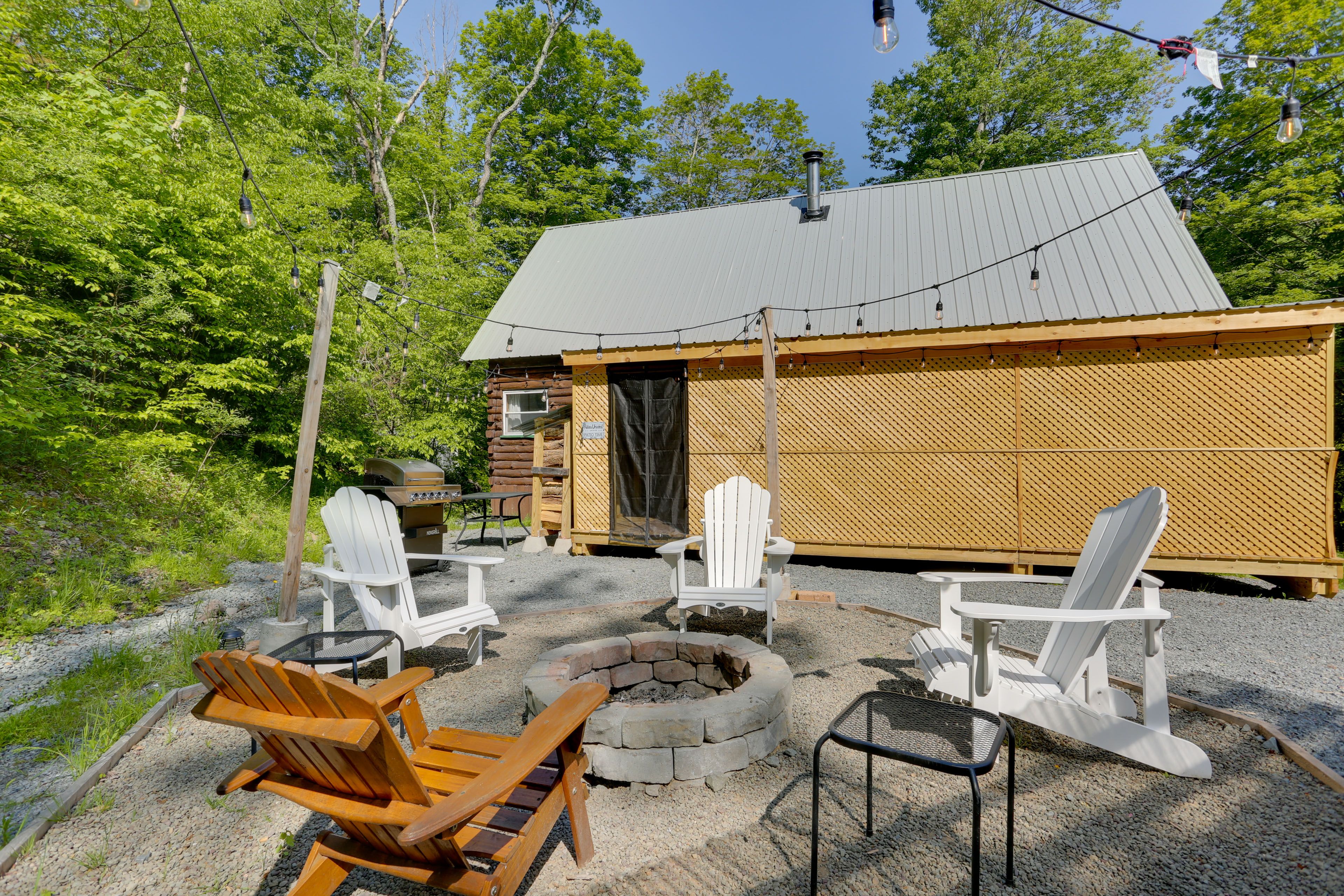 Hamden Vacation Rental | 1BR | 1BA | 1,500 Sq Ft | Stairs Required