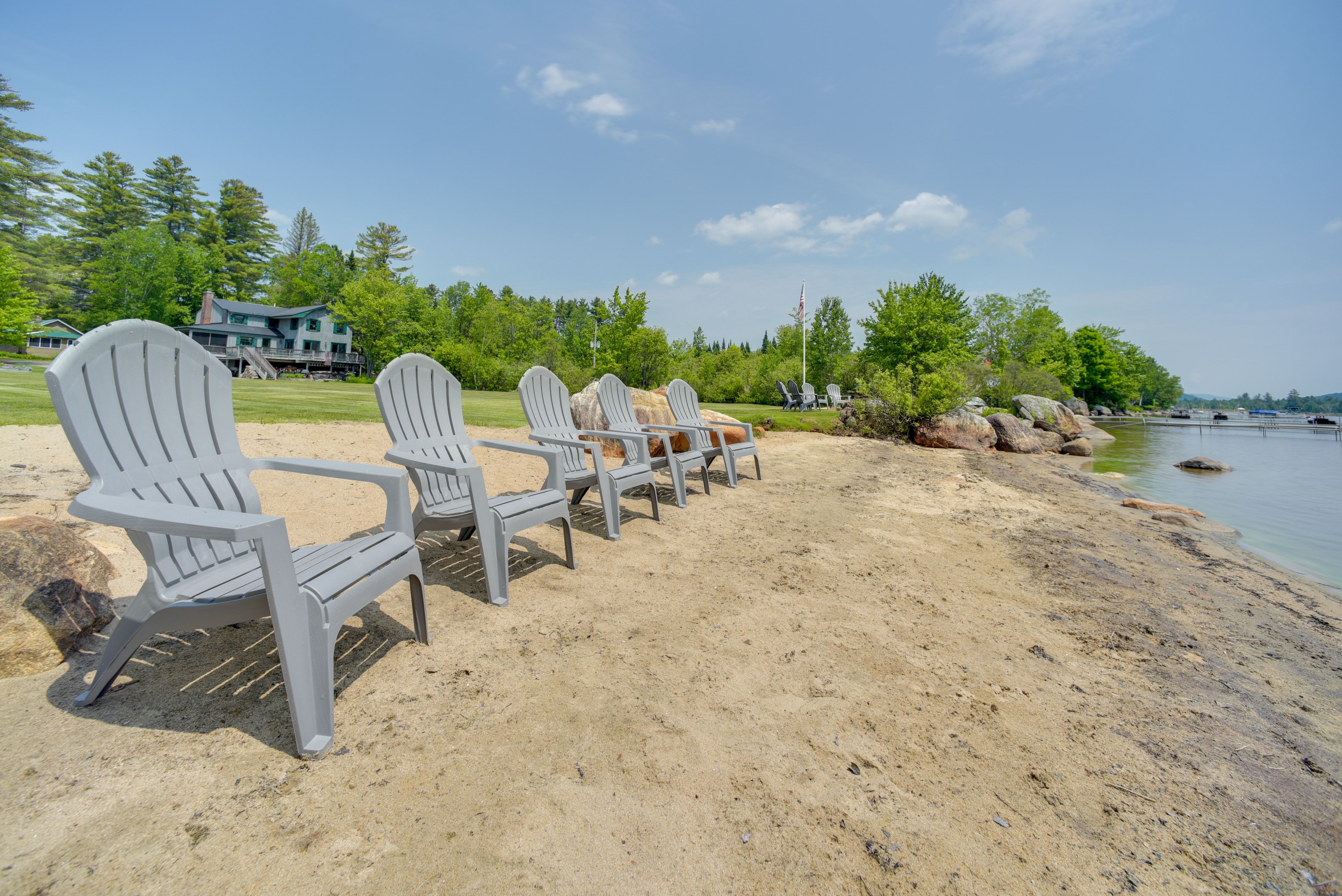 Lake Access | Shared Beach | 2 Kayaks