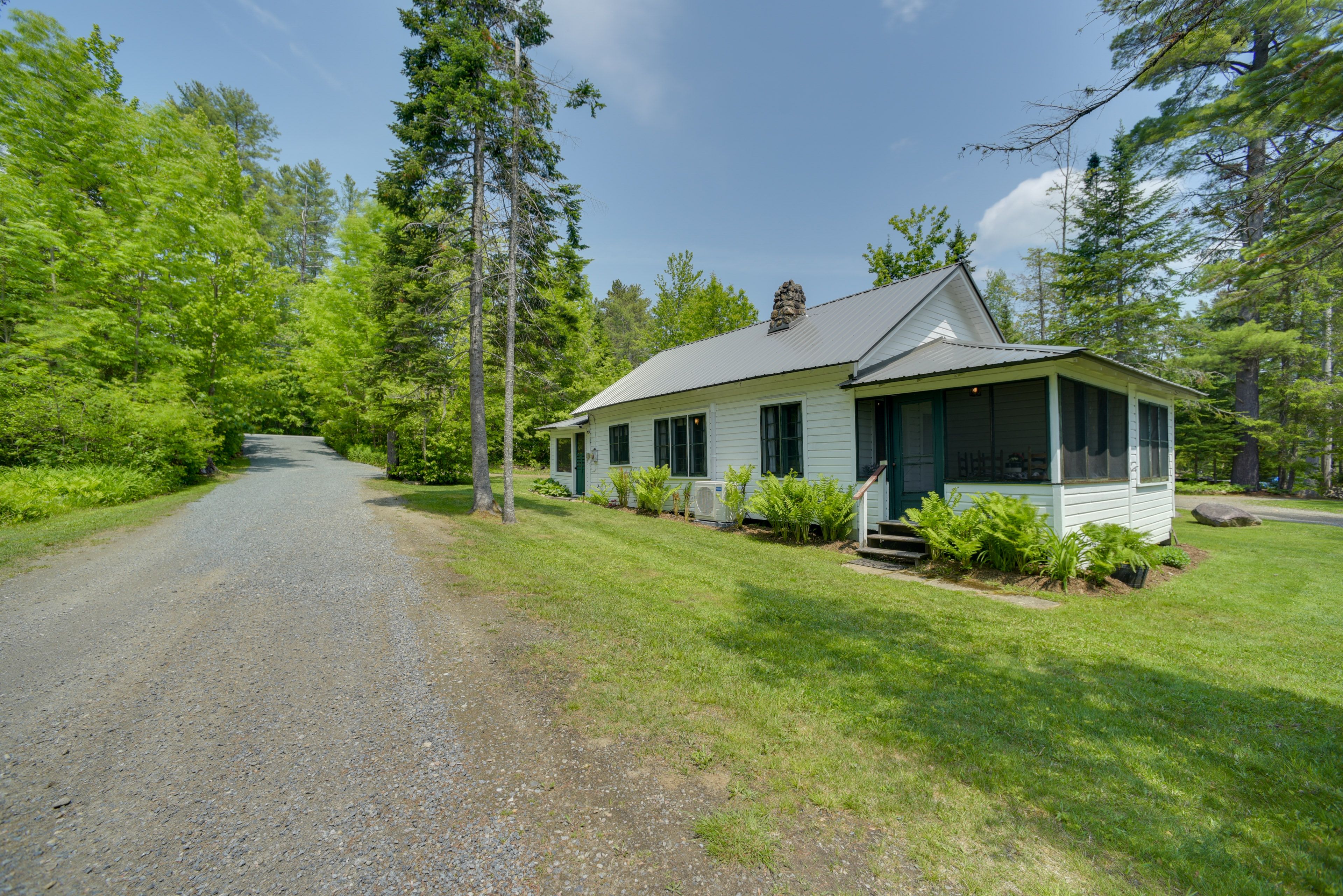 Parking | Gravel Driveway (3 Vehicles)