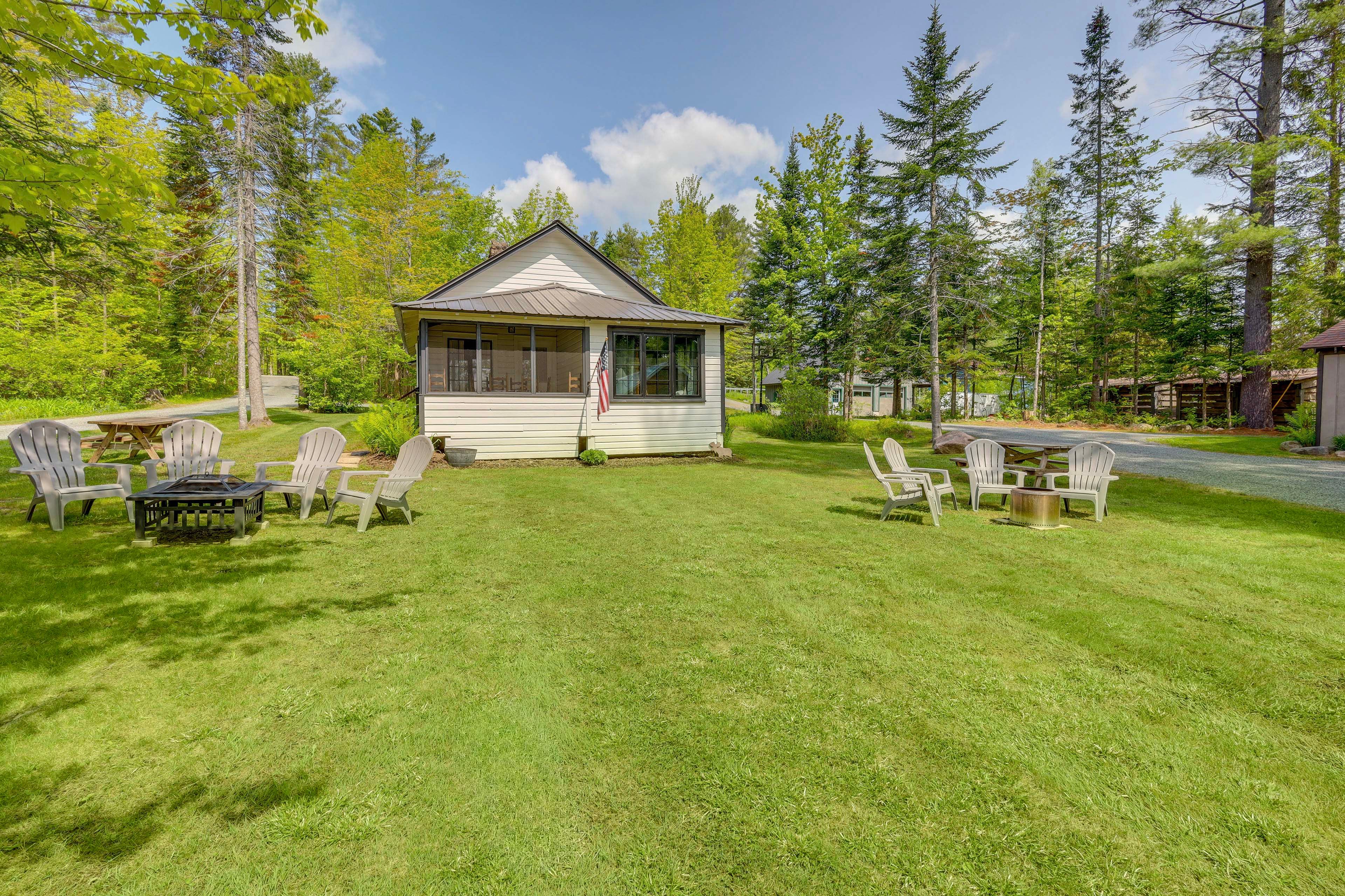 Shared Yard | Wood-Burning Fire Pit (Wood Not Provided)