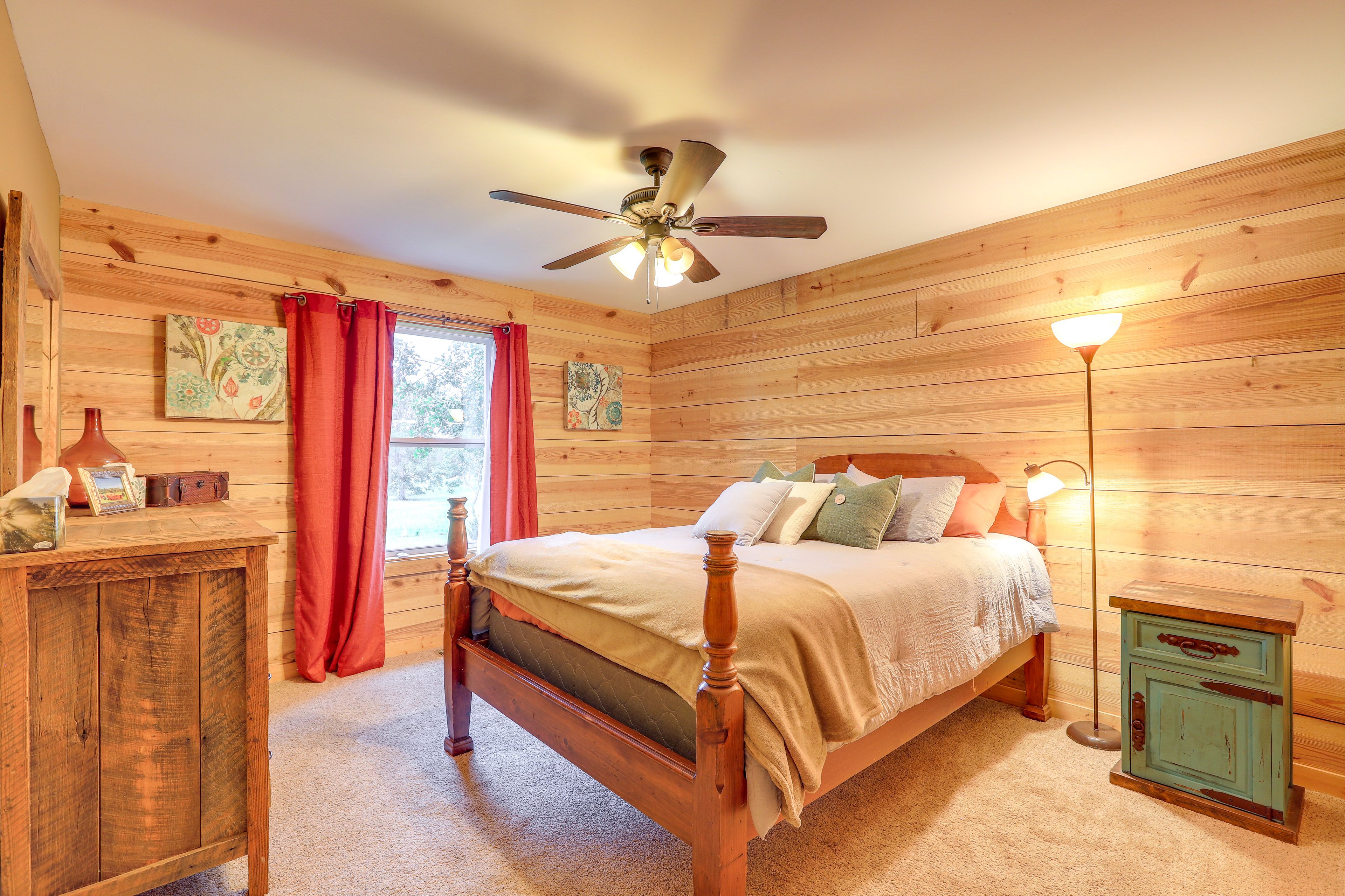 Bedroom 2 | Queen Bed