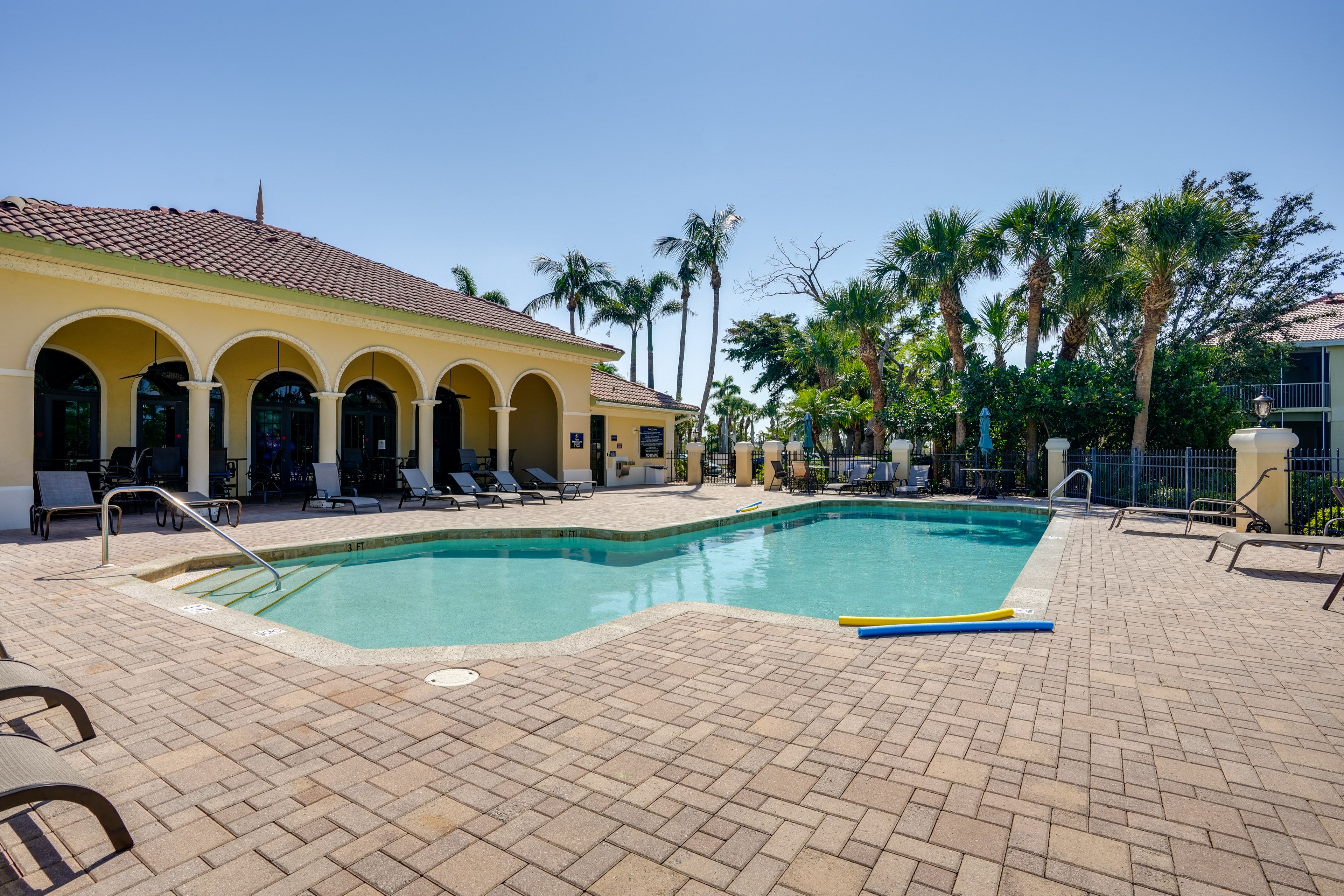 Community Pool | Grilling Area