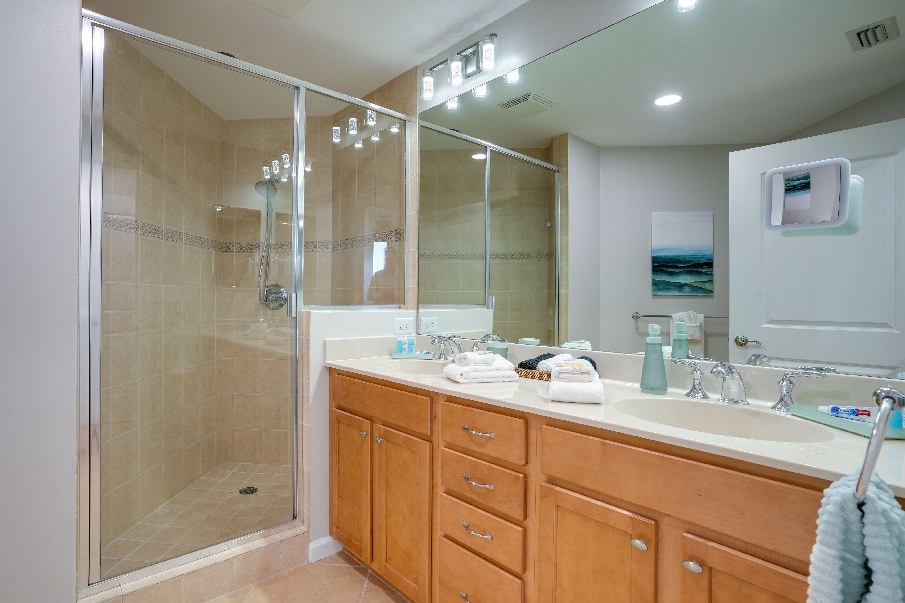 Bathroom | Complimentary Toiletries | Towels Provided