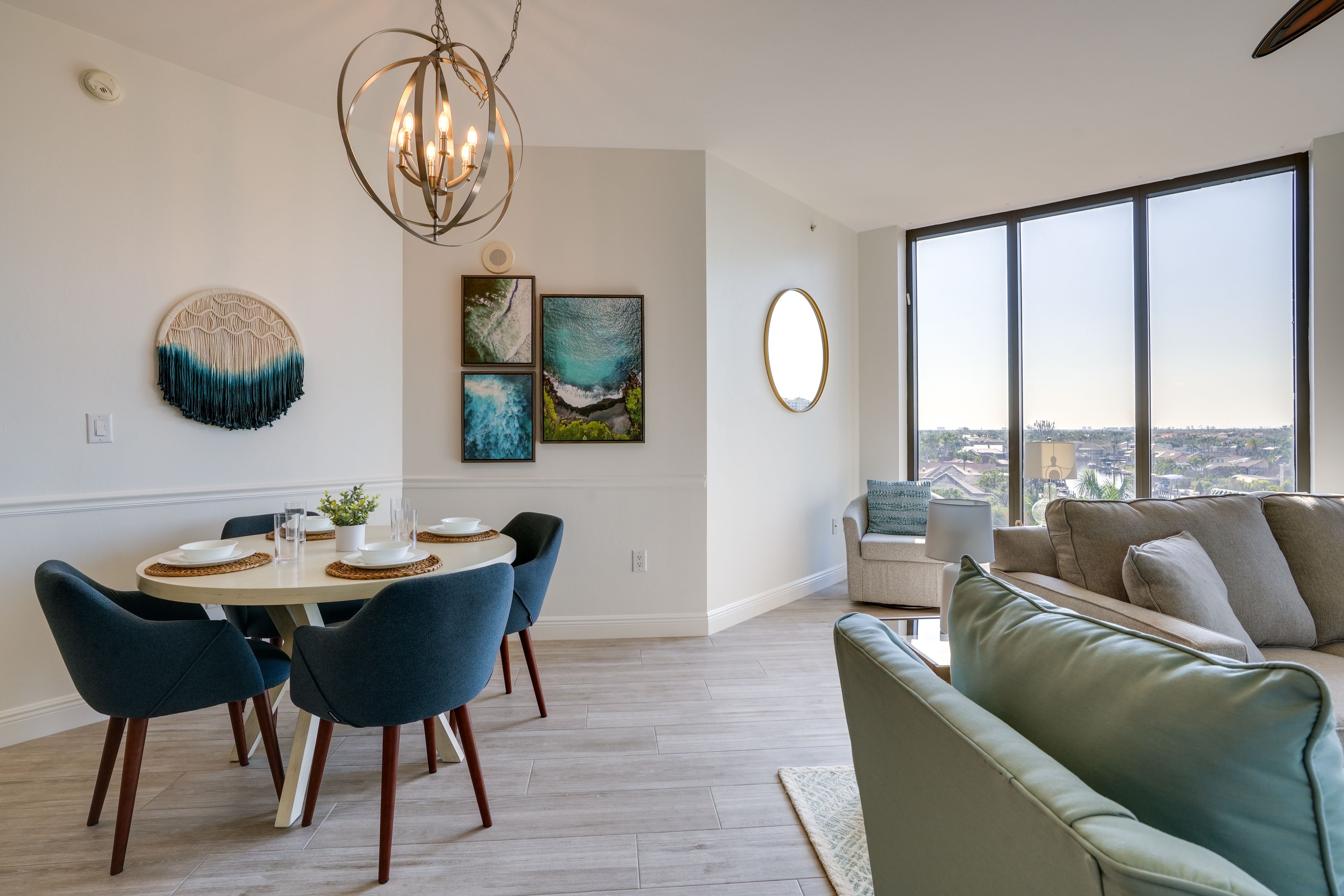 Dining Area | Dishware/Flatware Provided