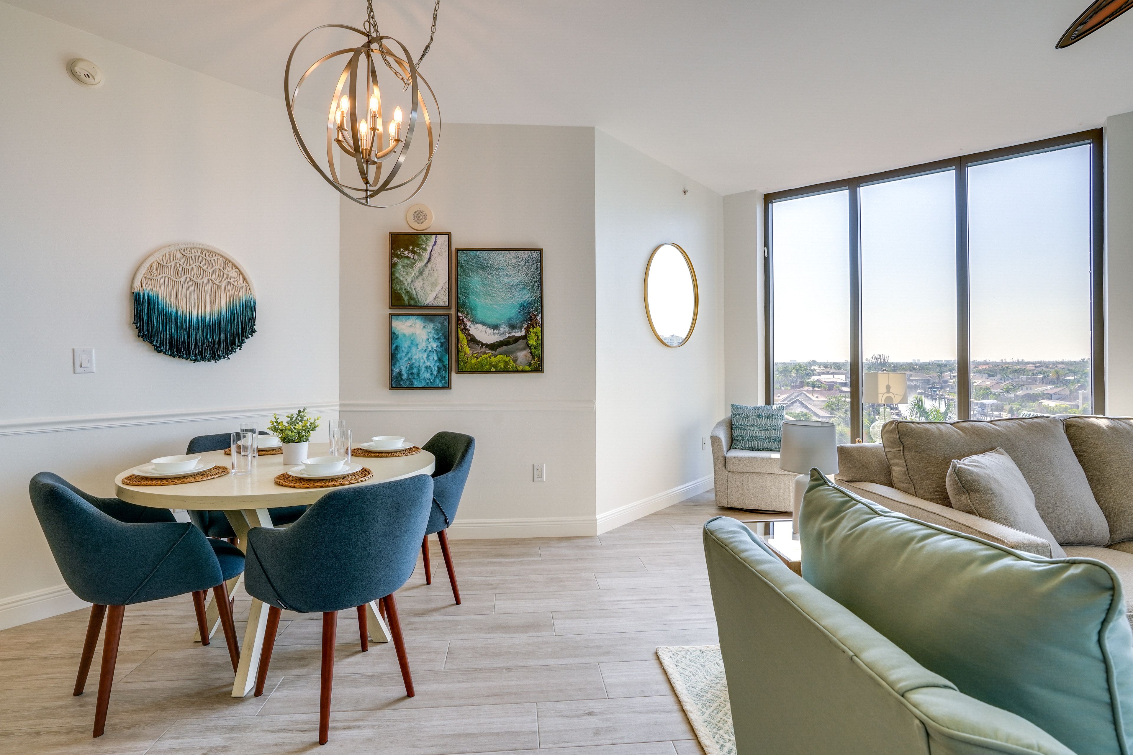 Dining Area | Dishware/Flatware Provided