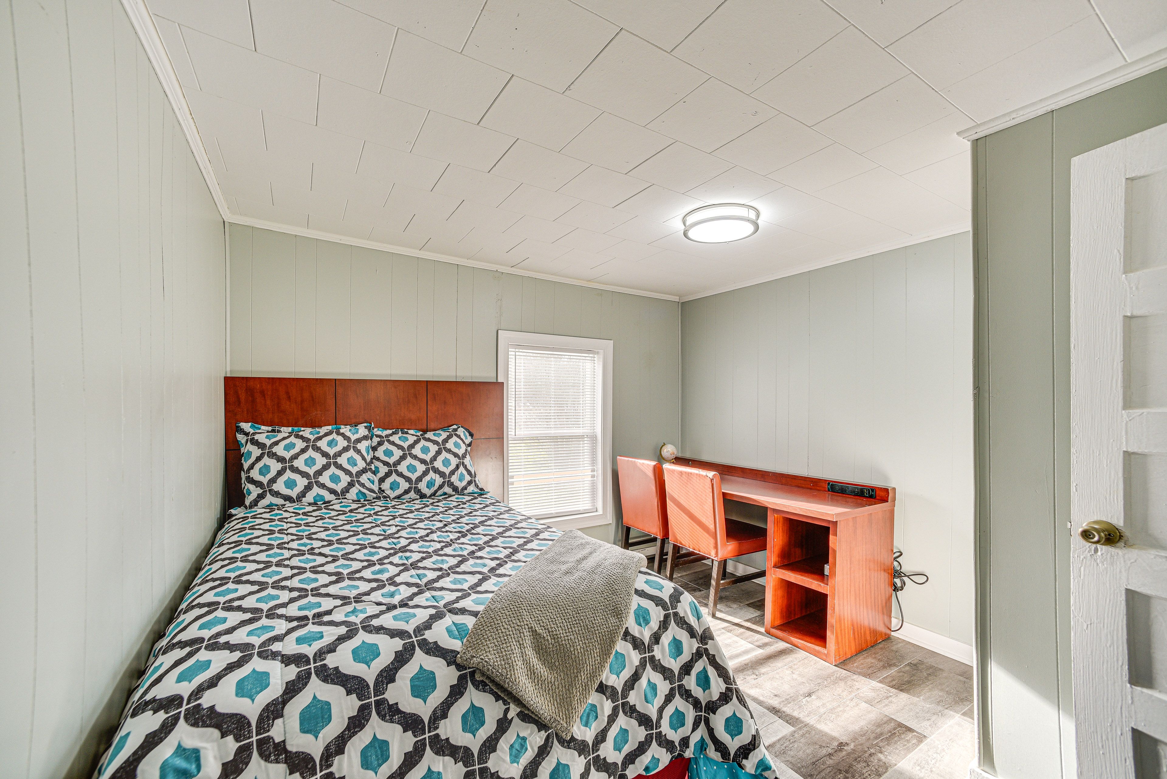 Bedroom 1 | Queen Bed | Linens Provided