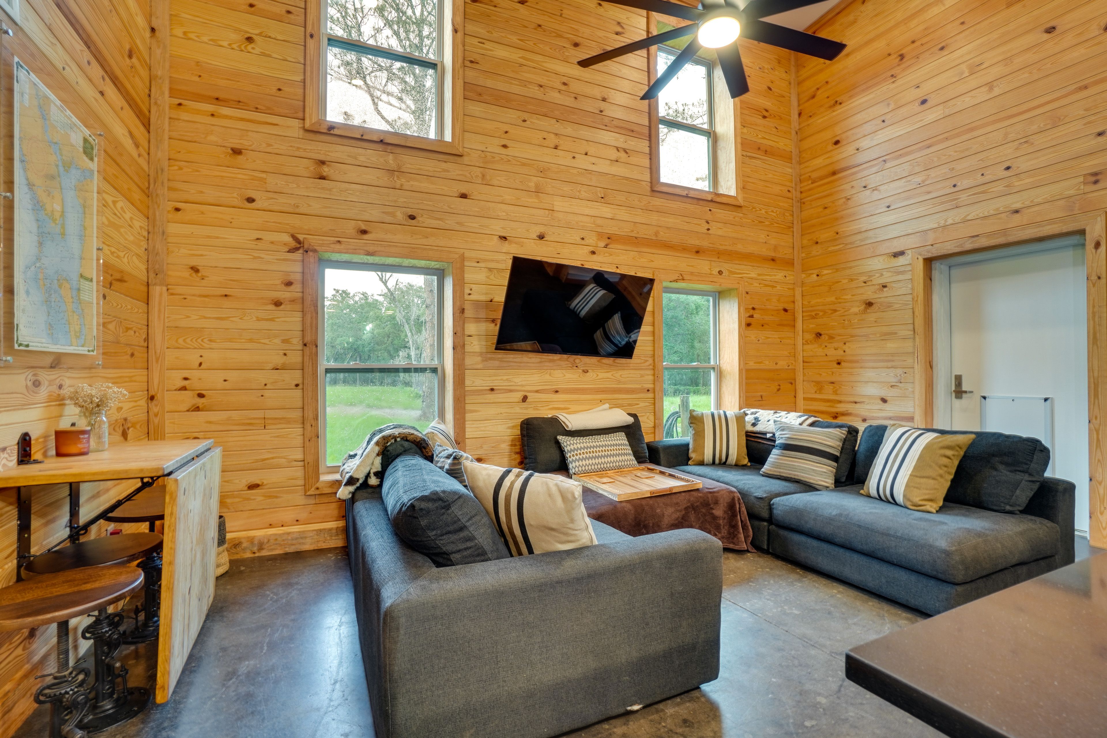 Living Room | Smart TV | Free WiFi | Sleeper Sofa