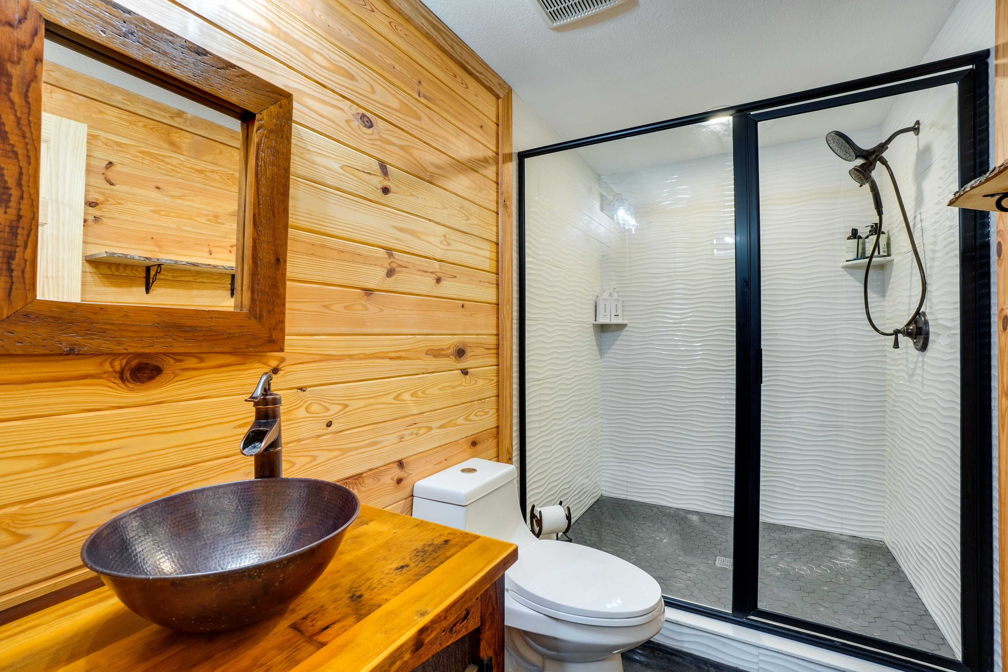 Full Bath | Complimentary Toiletries