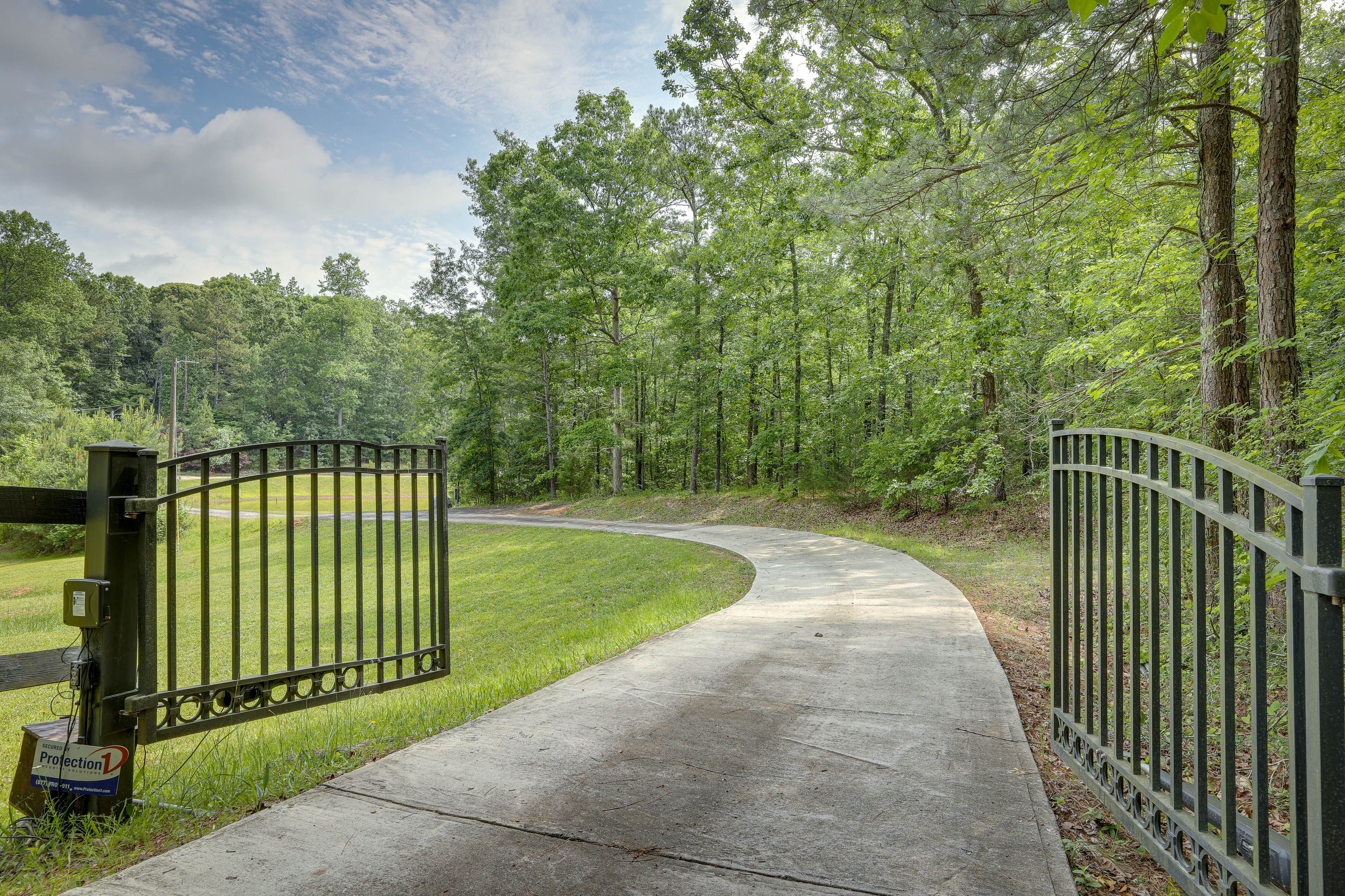 Property Entrance | Property Manager On-Site (Main House)
