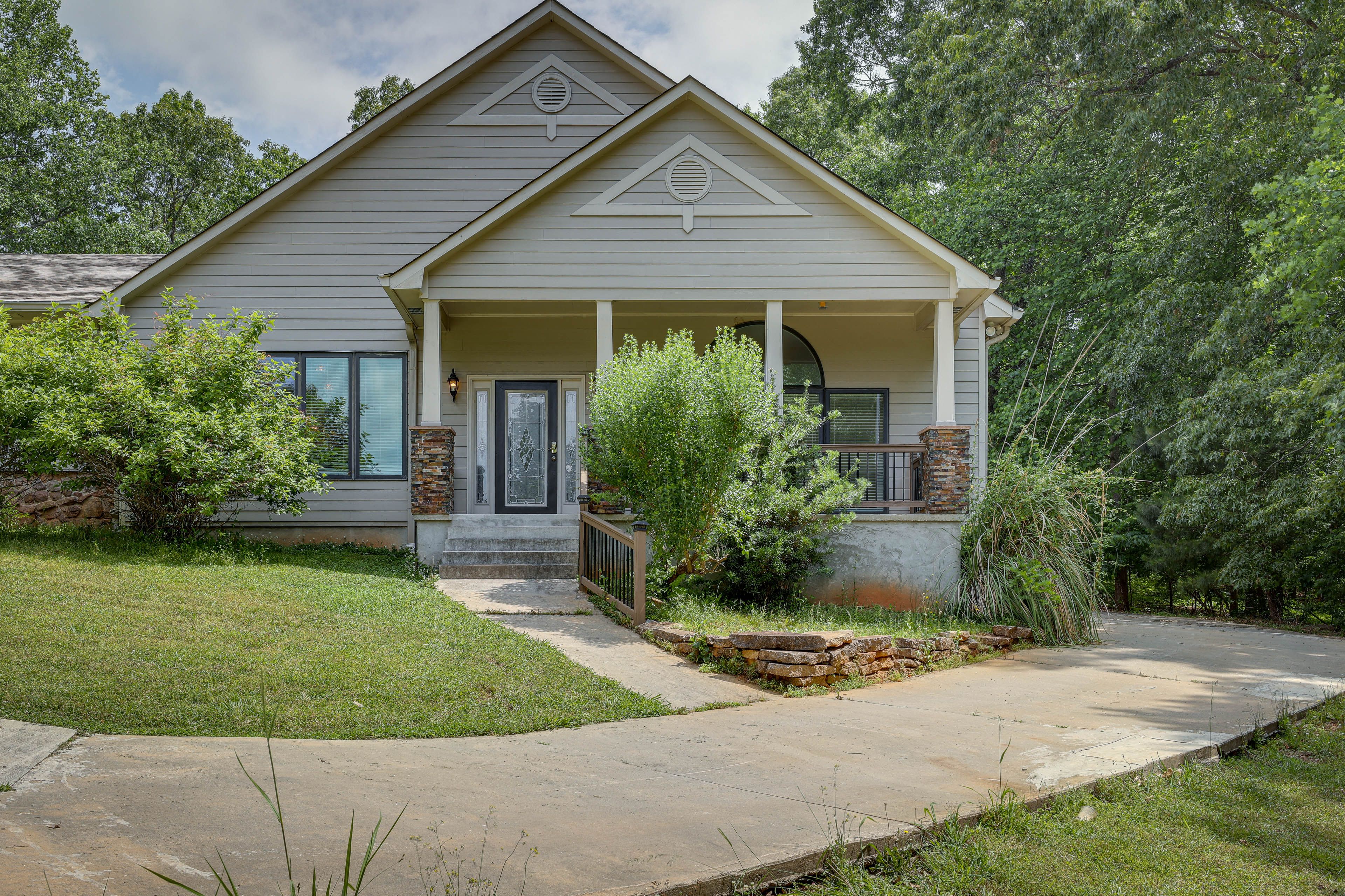 Conyers Vacation Rental | 3BR | 2.5BA | 5 Steps to Enter | 2,000 Sq Ft