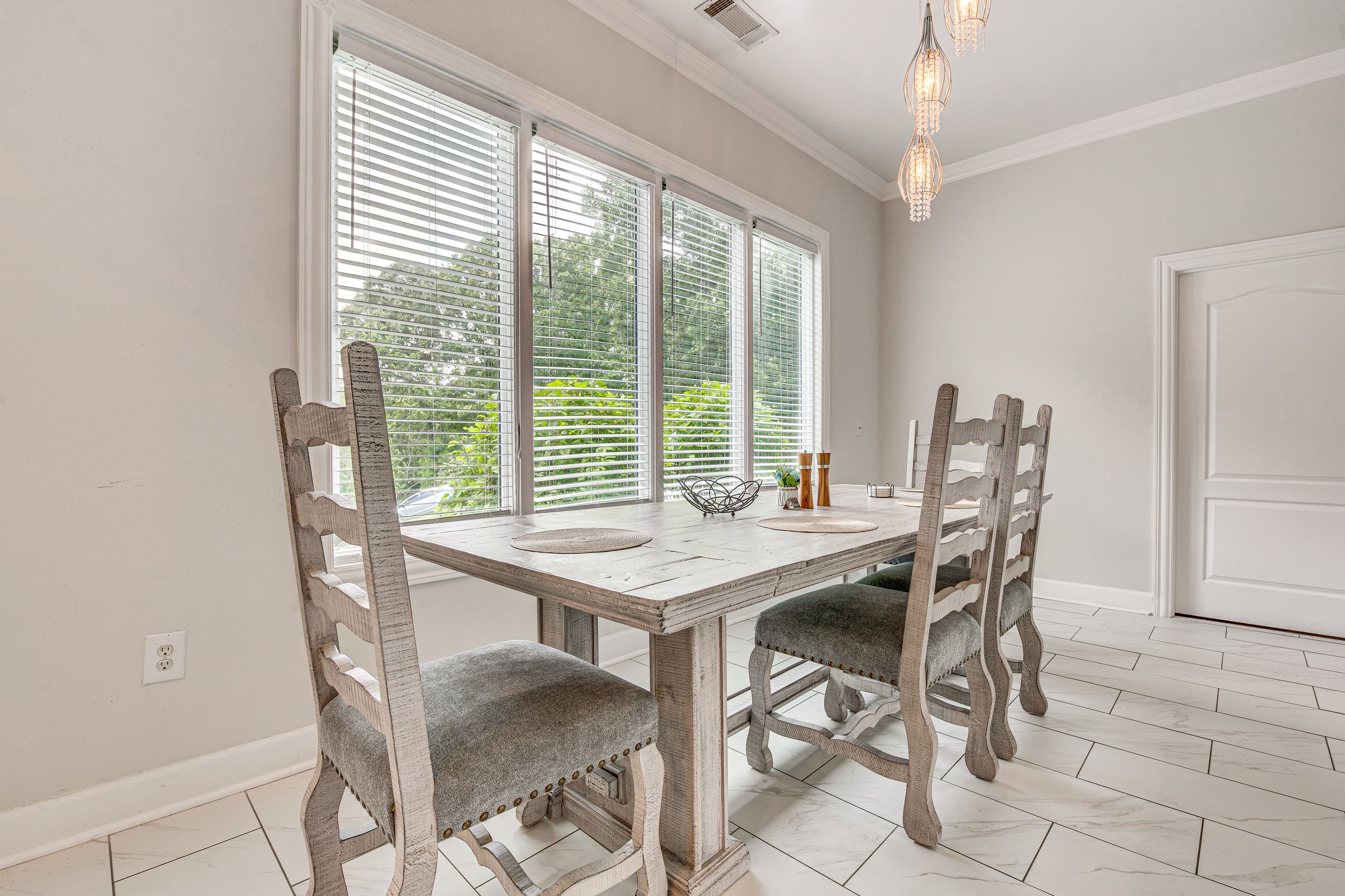 Dining Area | Main Level