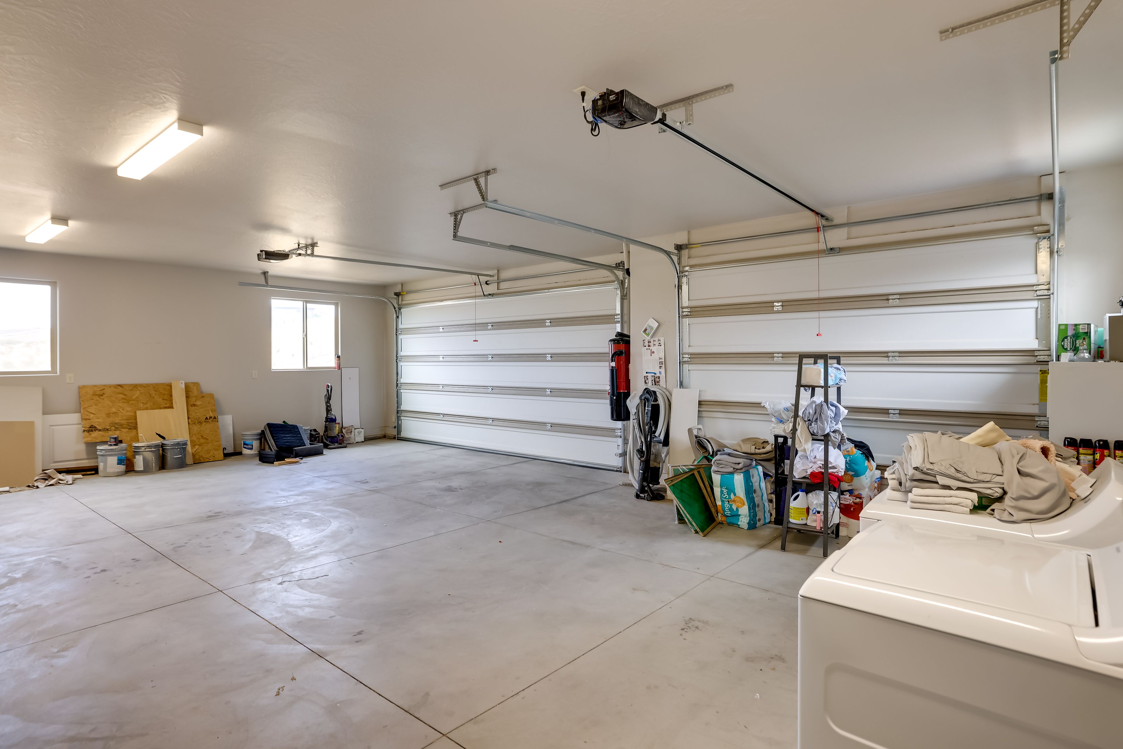 Parking | Garage (3 Vehicles) | Washer & Dryer