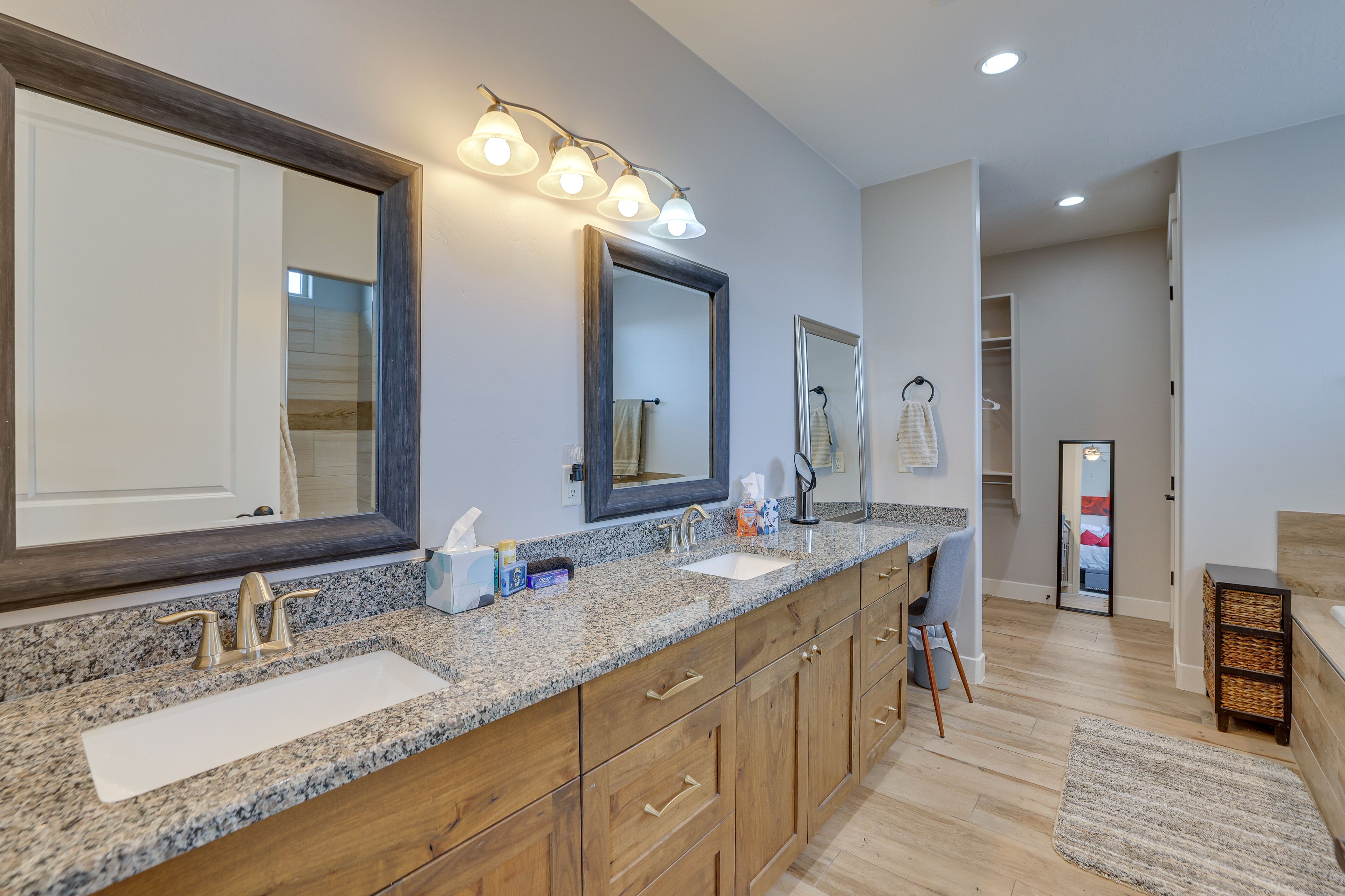 Full Bathroom | Towels Provided | Complimentary Toiletries